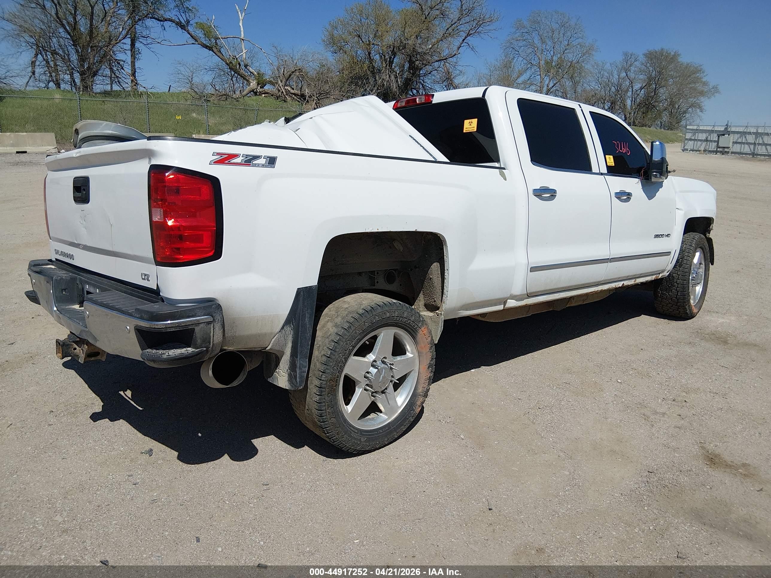 2015 Chevrolet Silverado 2500hd Ltz White vin: 1GC1KWE81FF640921