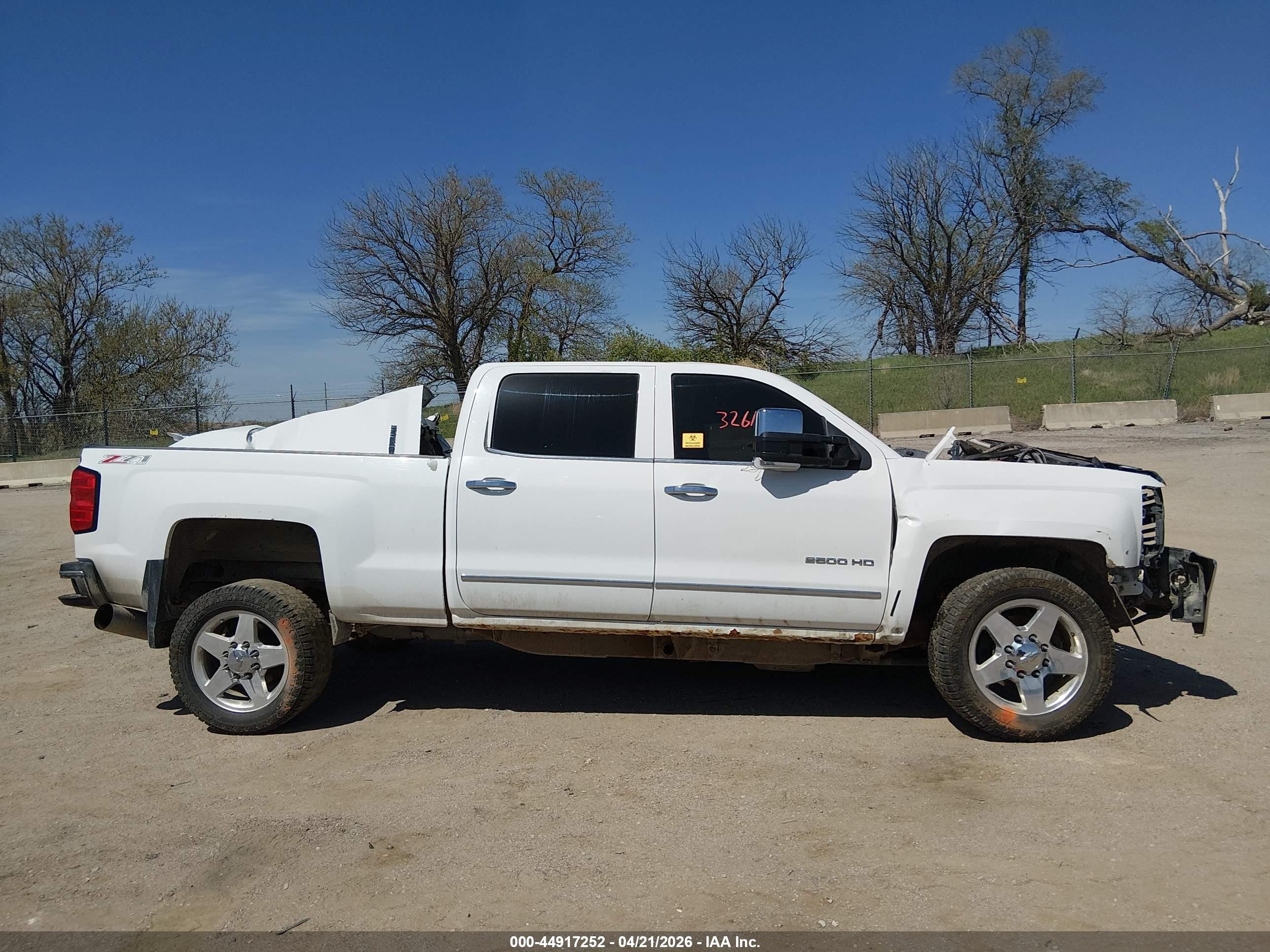2015 Chevrolet Silverado 2500hd Ltz White vin: 1GC1KWE81FF640921