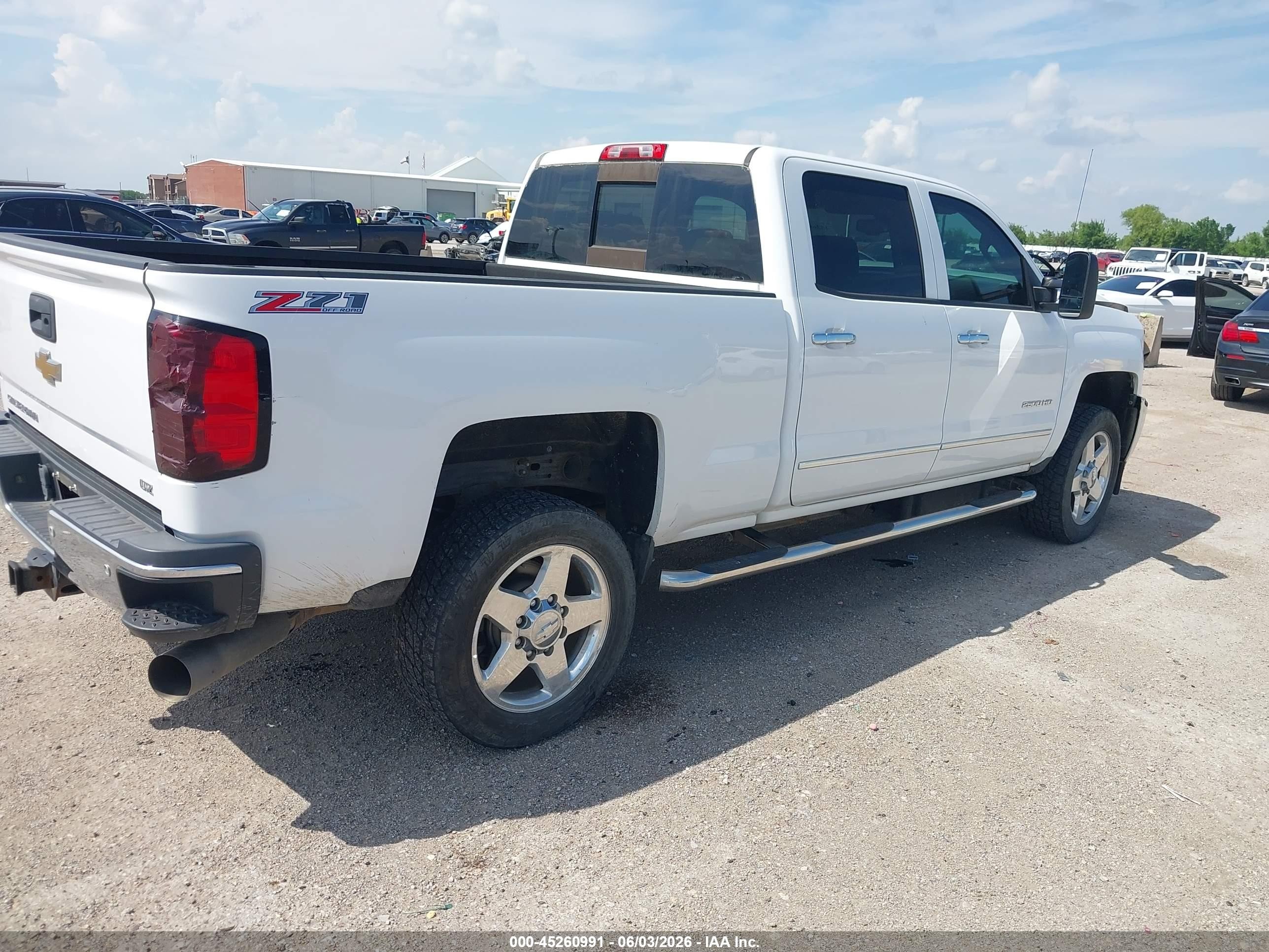 2015 Chevrolet Silverado 2500hd Ltz White vin: 1GC1KWE82FF158409