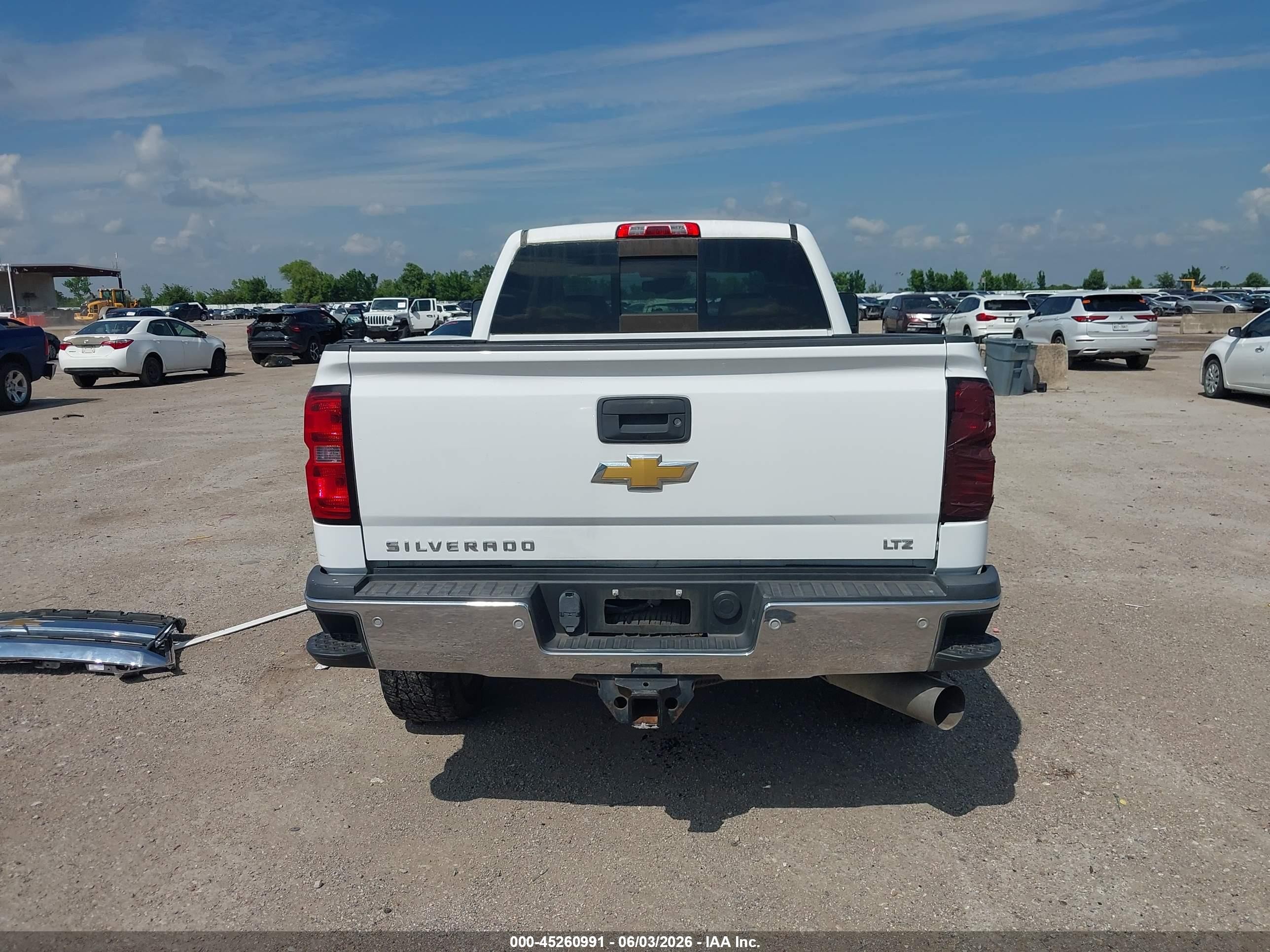 2015 Chevrolet Silverado 2500hd Ltz White vin: 1GC1KWE82FF158409