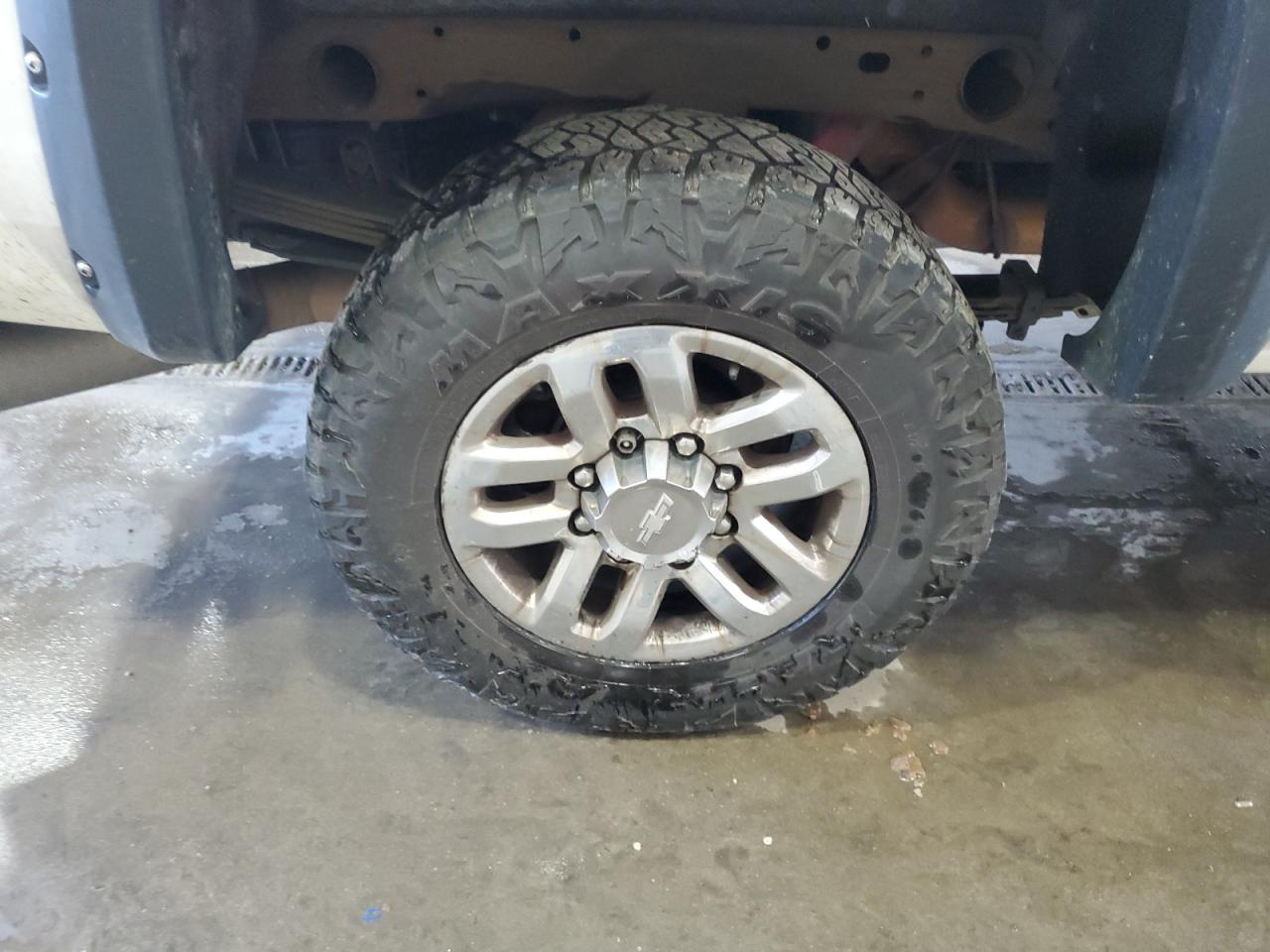2015 Chevrolet Silverado K2500 Heavy Duty Ltz White vin: 1GC1KWE86FF195835 Damage: Right Rear Wheel, Chipped, 3