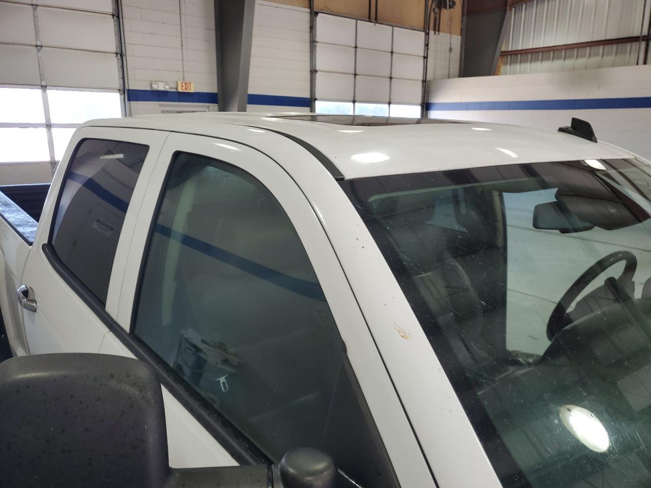 2015 Chevrolet Silverado K2500 Heavy Duty Ltz White vin: 1GC1KWE86FF195835 Damage: Right Drip Rail, Chipped, 4