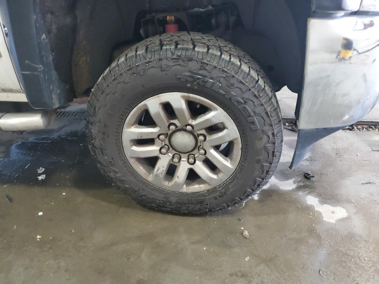 2015 Chevrolet Silverado K2500 Heavy Duty Ltz White vin: 1GC1KWE86FF195835 Damage: Right Front Wheel, Chipped, 3