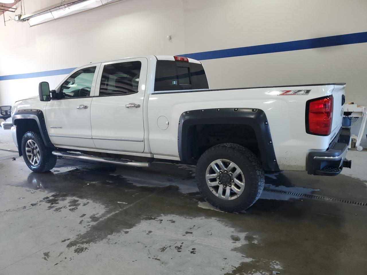2015 Chevrolet Silverado K2500 Heavy Duty Ltz White vin: 1GC1KWE86FF195835 Damage: Left Rear Tire, Worn, Replacement Required