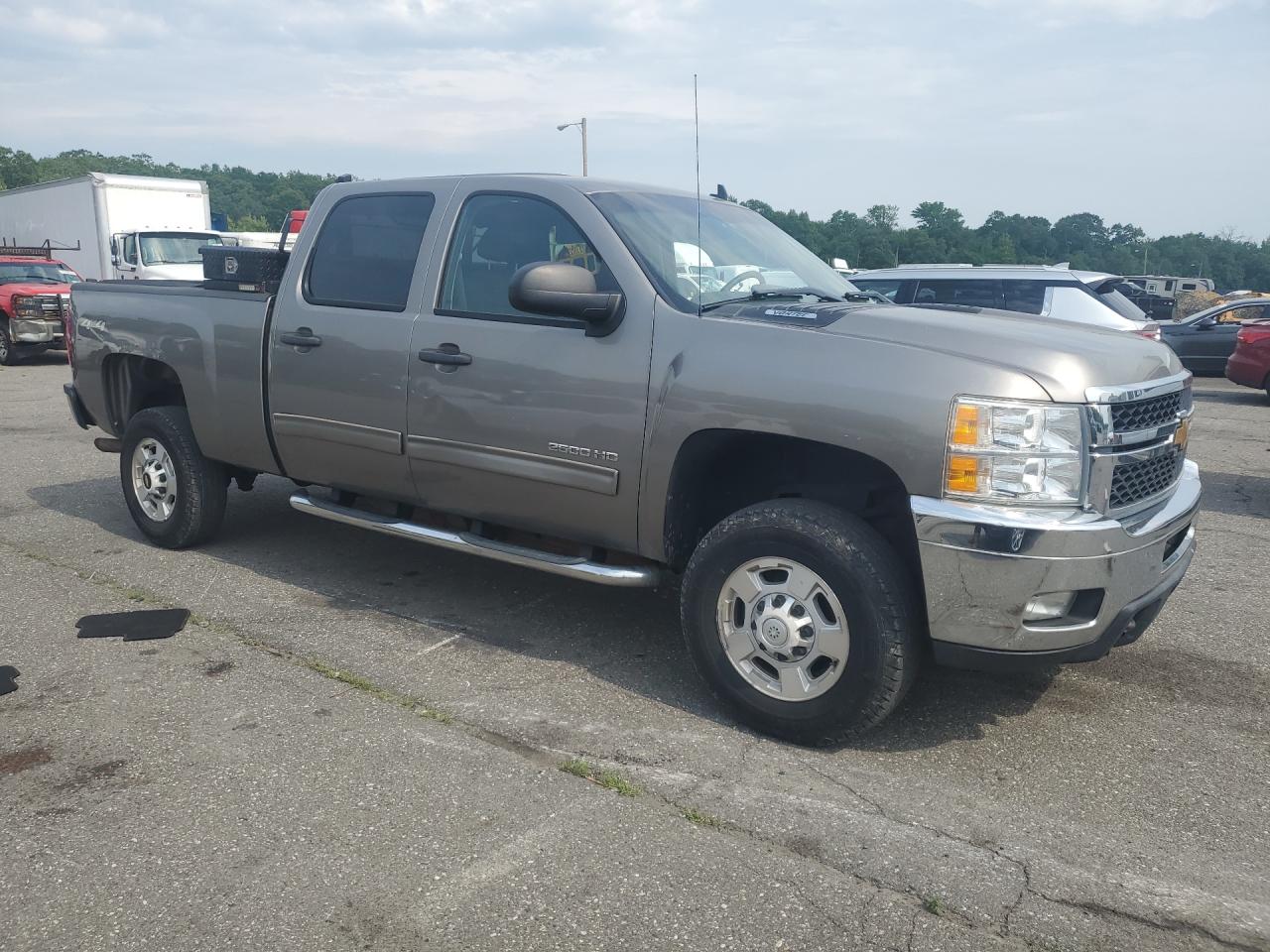 2013 Chevrolet Silverado K2500 Heavy Duty Lt Gray vin: 1GC1KXCG1DF123325 Damage: Right Running Board, Aftermarket, Acceptable