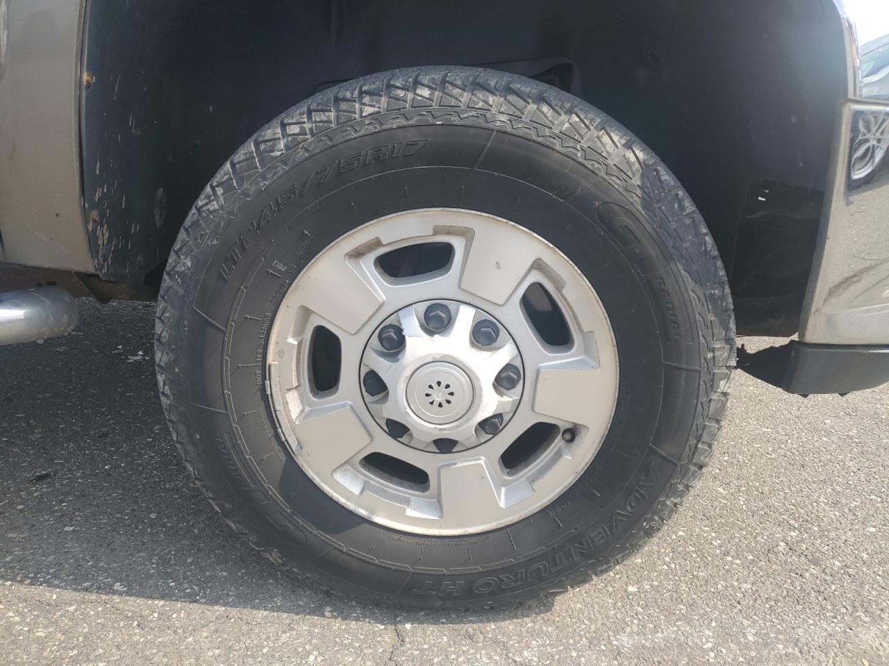 2013 Chevrolet Silverado K2500 Heavy Duty Lt Gray vin: 1GC1KXCG1DF123325 Damage: Right Front Wheel, Curb Rash, > 12 Inches