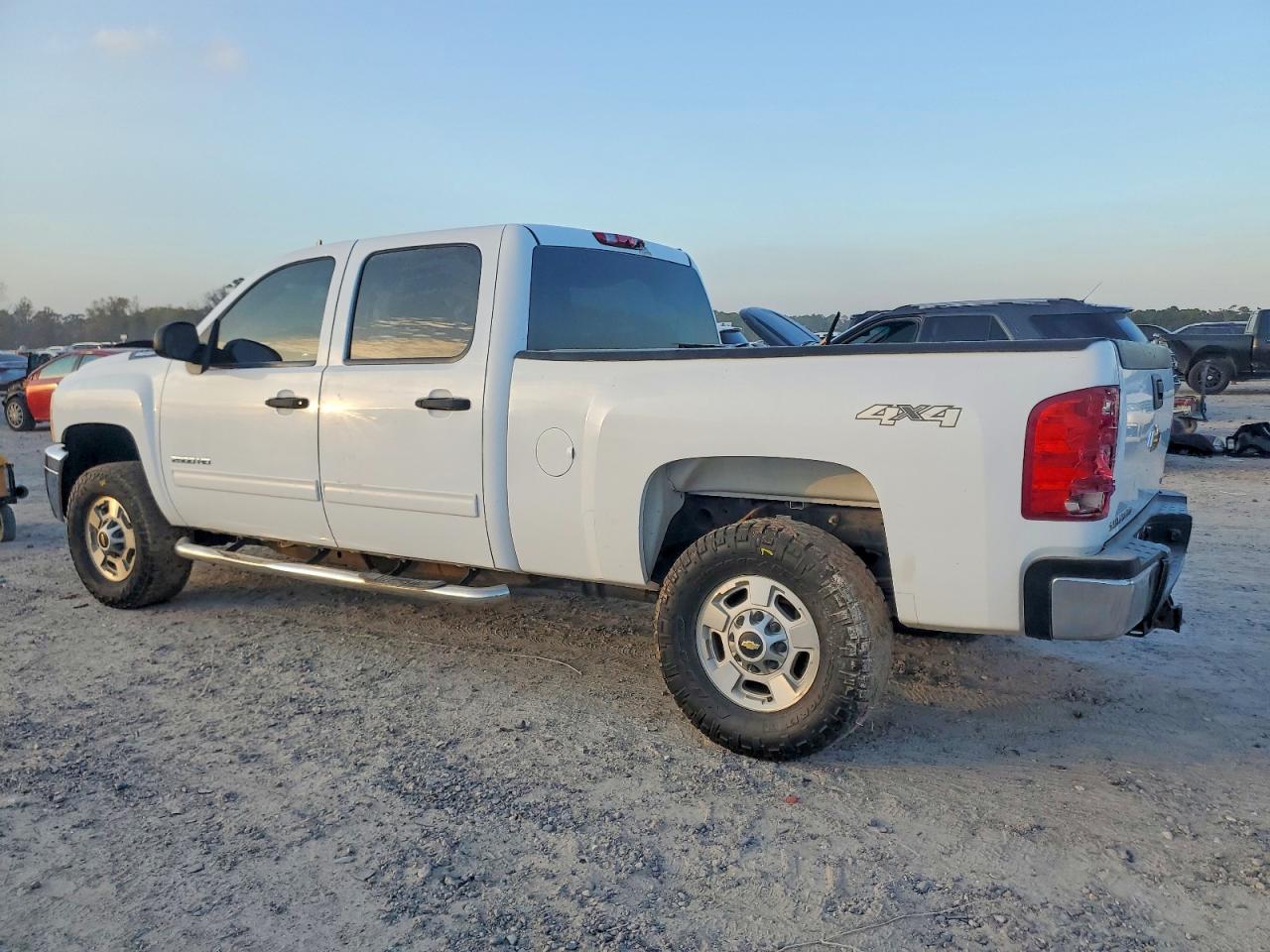 2014 Chevrolet Silverado K2500 Heavy Duty Lt White vin: 1GC1KXE81EF165615