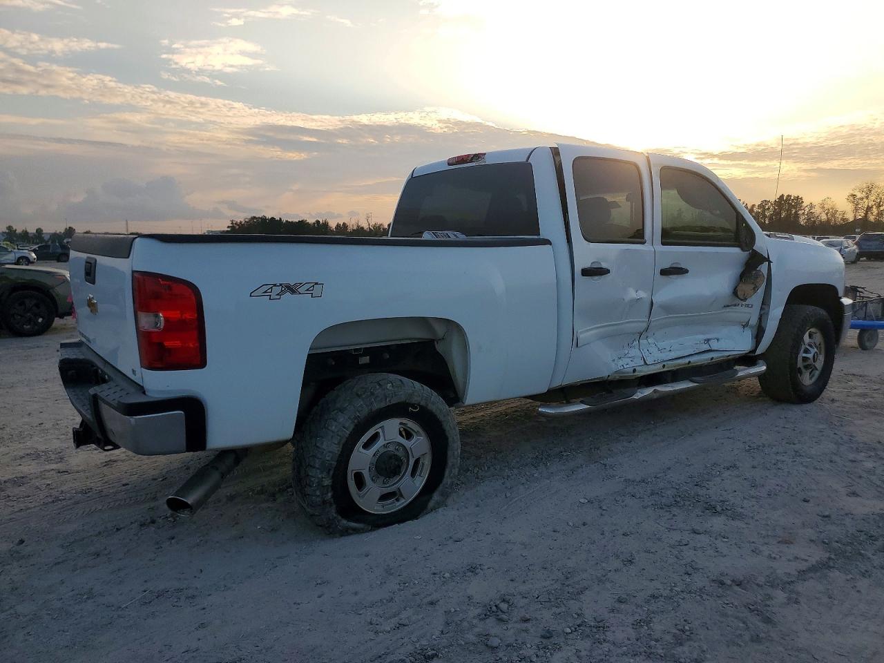 2014 Chevrolet Silverado K2500 Heavy Duty Lt White vin: 1GC1KXE81EF165615