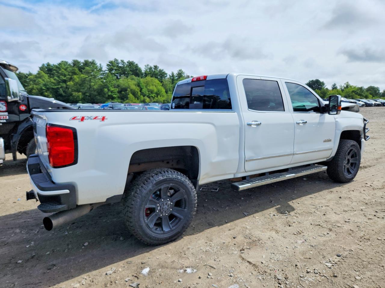 2015 Chevrolet Silverado K2500 High Country White vin: 1GC1KXE85FF581975