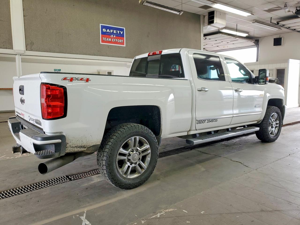 2015 Chevrolet Silverado K2500 High Country White vin: 1GC1KXE8XFF583298