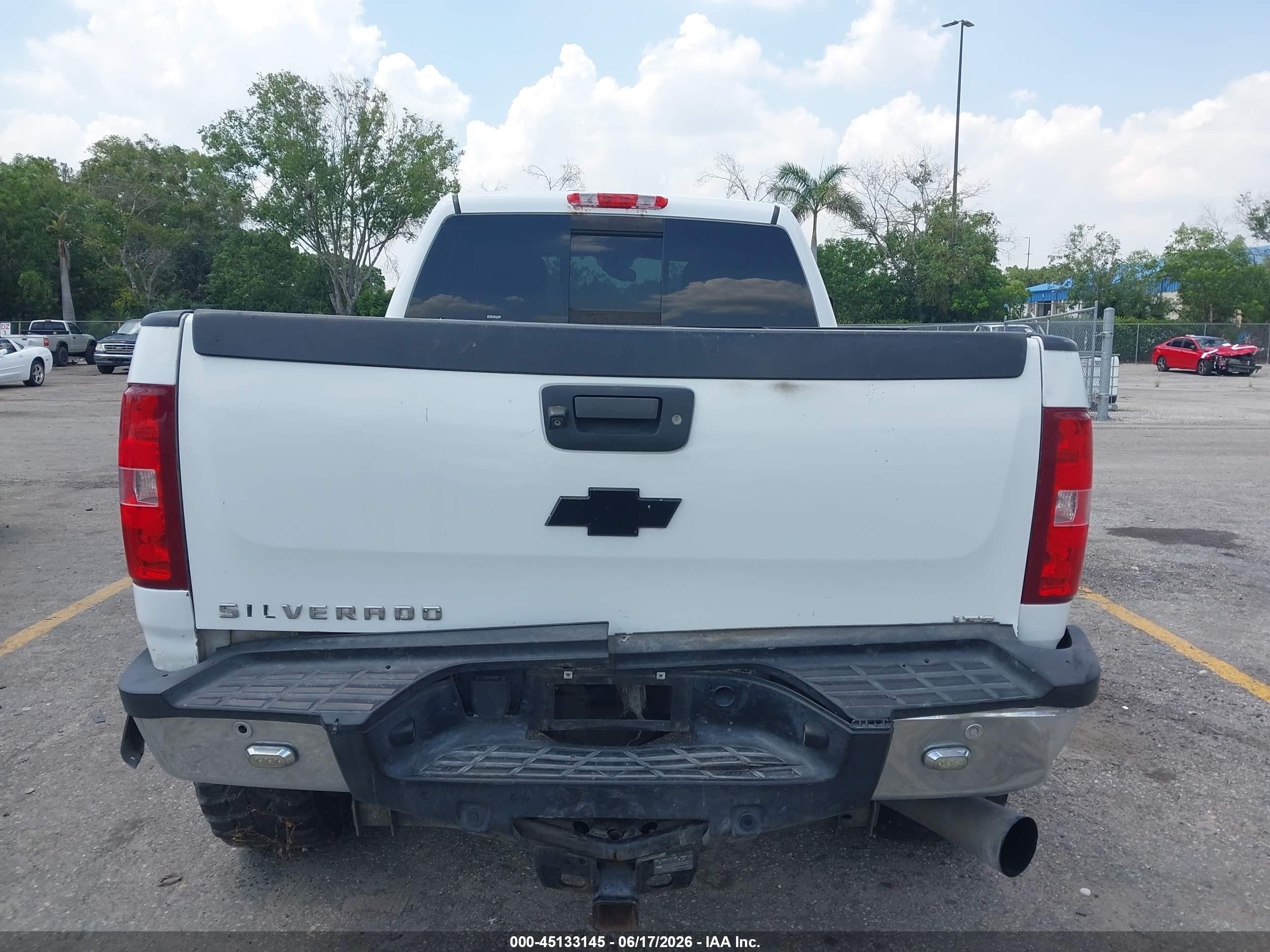 2014 Chevrolet Silverado 2500hd Ltz White vin: 1GC1KYE88EF169618