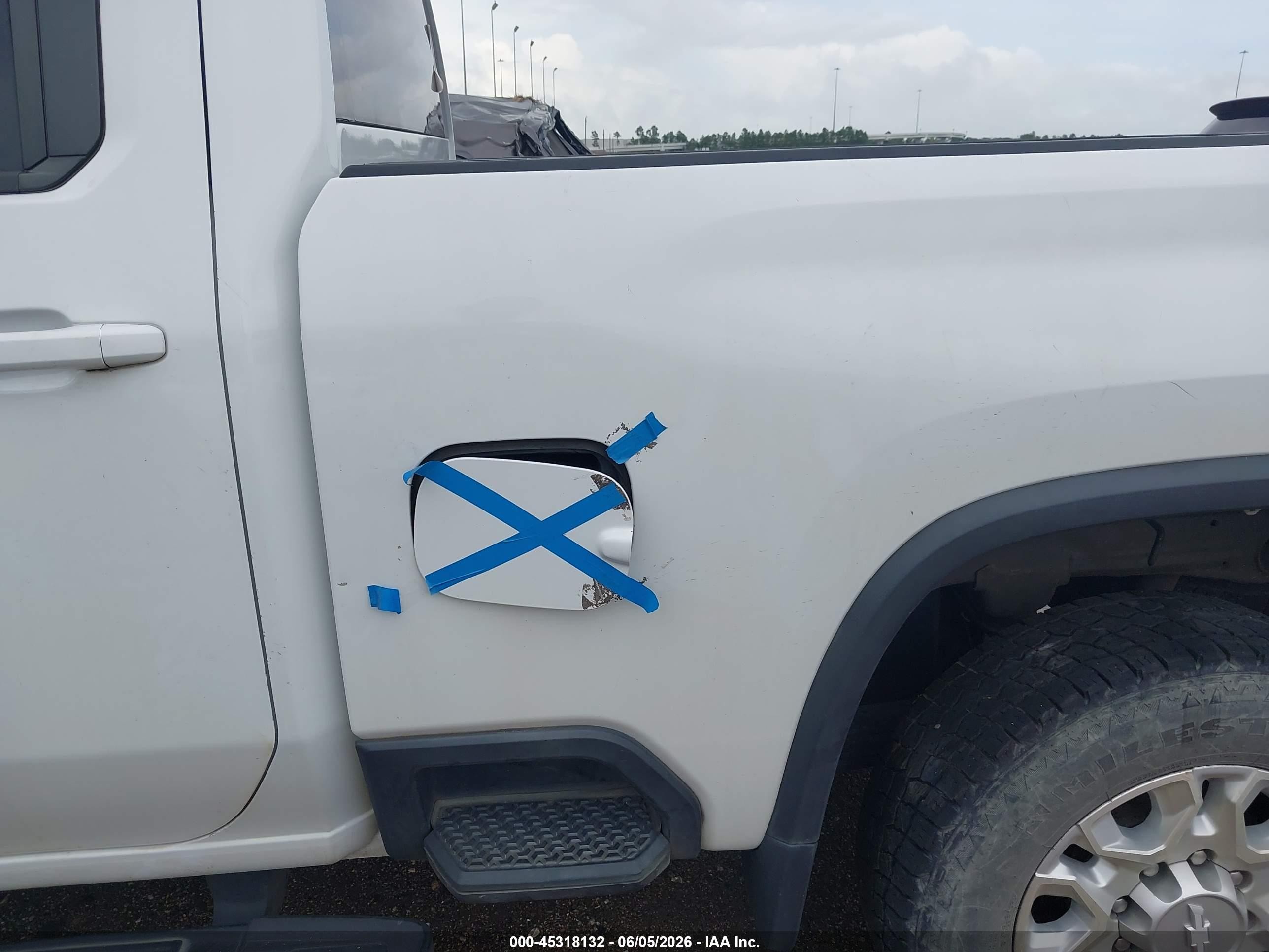 2020 Chevrolet Silverado 2500hd   White vin: 1GC1YNEYXLF304902