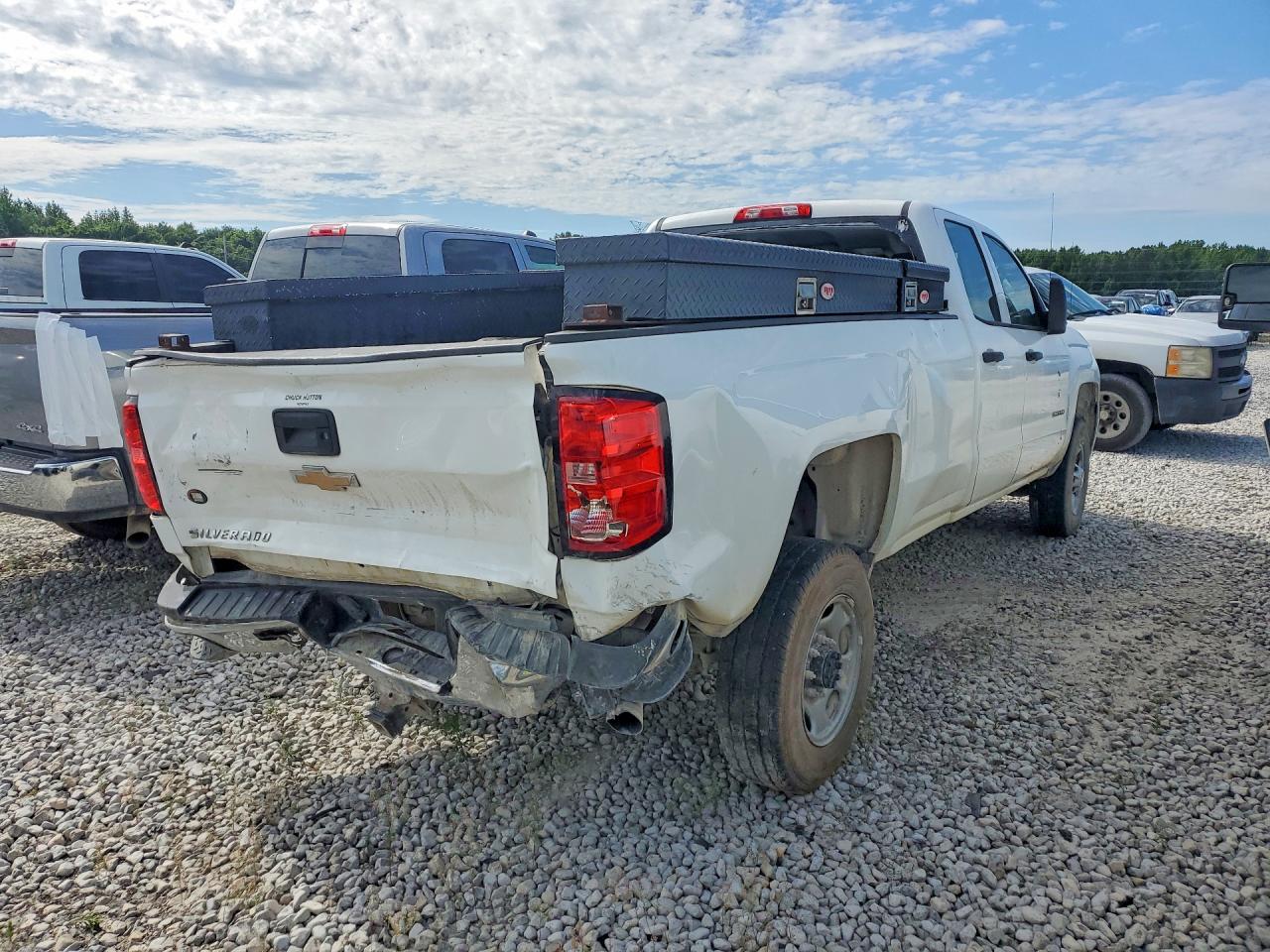 2015 Chevrolet Silverado C2500 Heavy Duty White vin: 1GC2CUEG9FZ527679