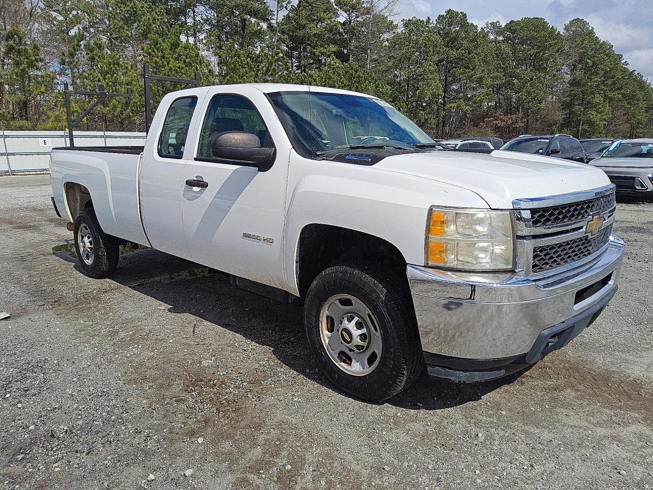 2011 Chevrolet Silverado C2500 Heavy Duty White vin: 1GC2CVC88BZ150273