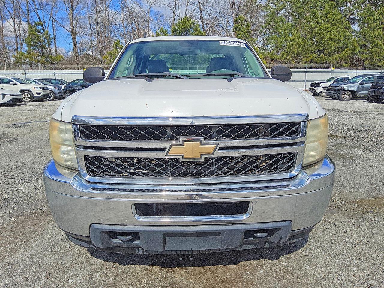 2011 Chevrolet Silverado C2500 Heavy Duty White vin: 1GC2CVC88BZ150273