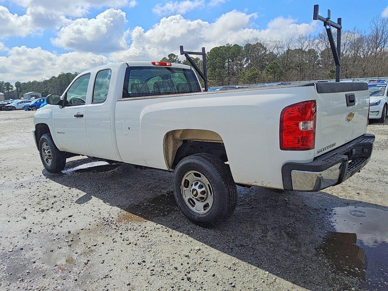 2011 Chevrolet Silverado C2500 Heavy Duty White vin: 1GC2CVC88BZ150273
