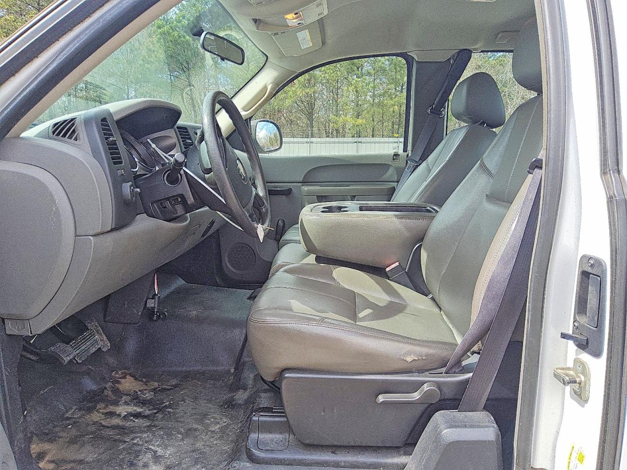 2011 Chevrolet Silverado C2500 Heavy Duty White vin: 1GC2CVC88BZ150273