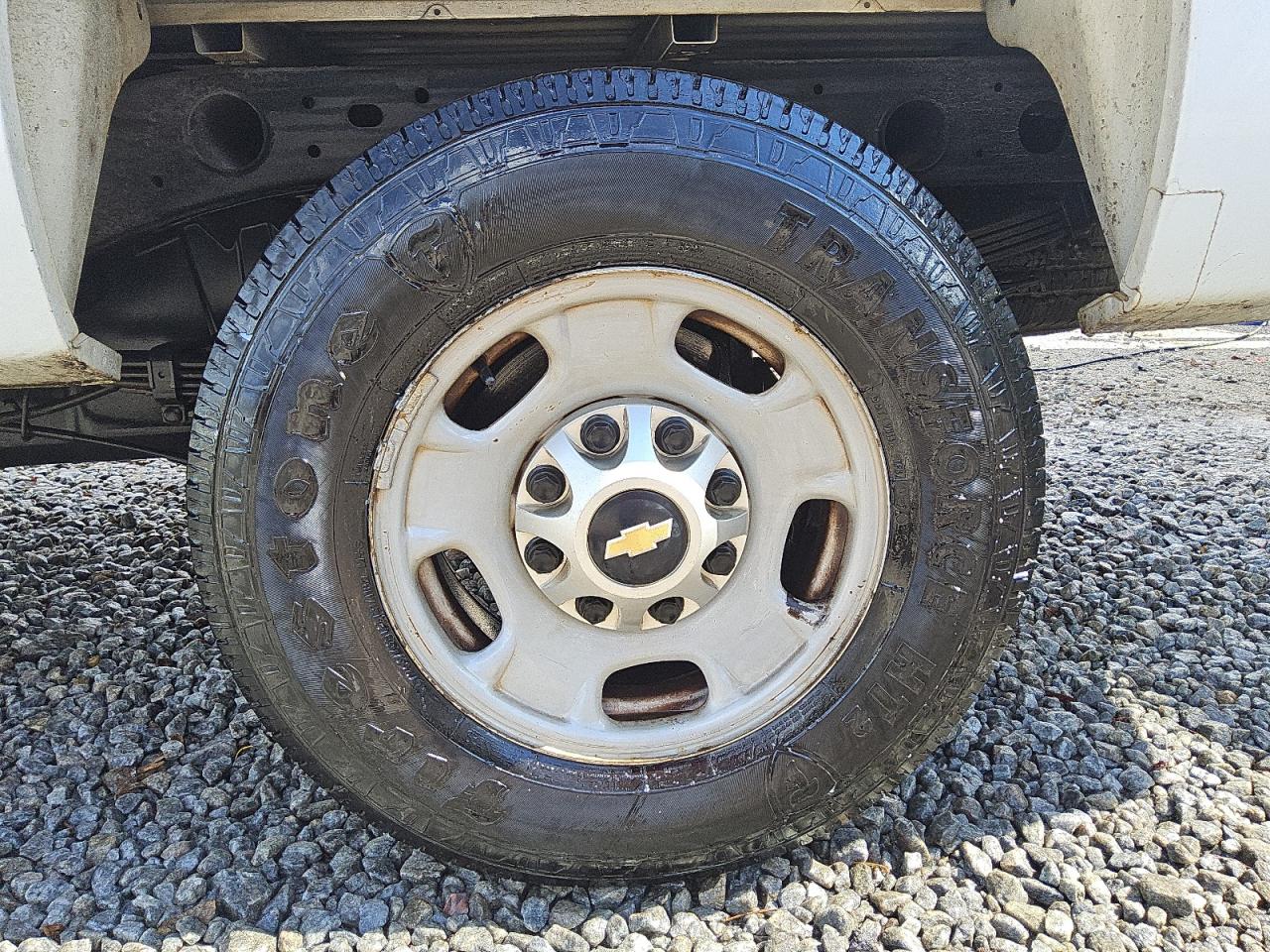 2011 Chevrolet Silverado C2500 Heavy Duty White vin: 1GC2CVC88BZ150273 Damage: Left Rear Wheel, Curb Rash, 9 To 10 Inches