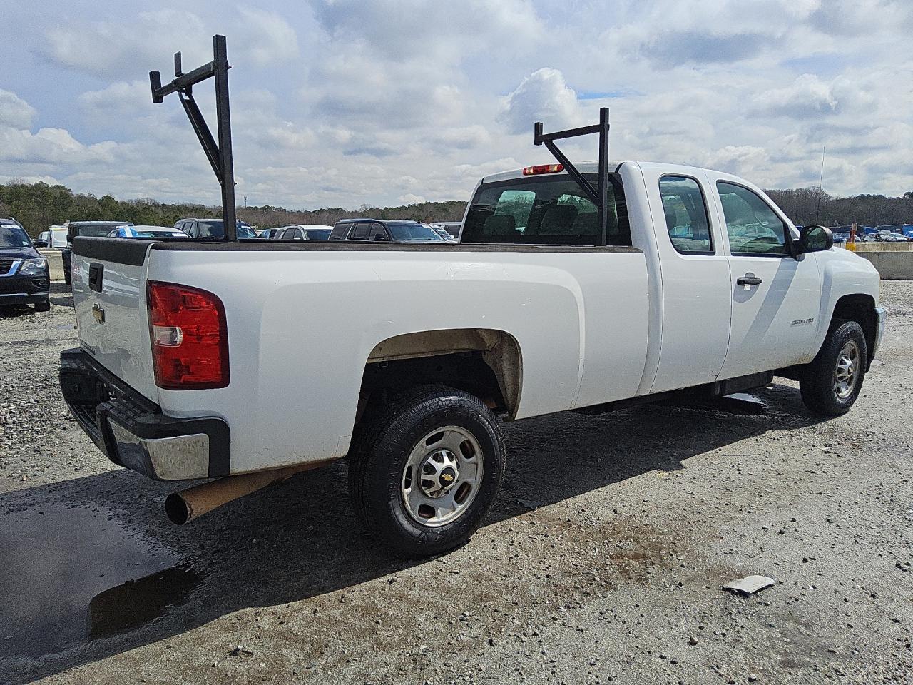 2011 Chevrolet Silverado C2500 Heavy Duty White vin: 1GC2CVC88BZ150273 Damage: Roof Luggage Rack, Aftermarket, Acceptable