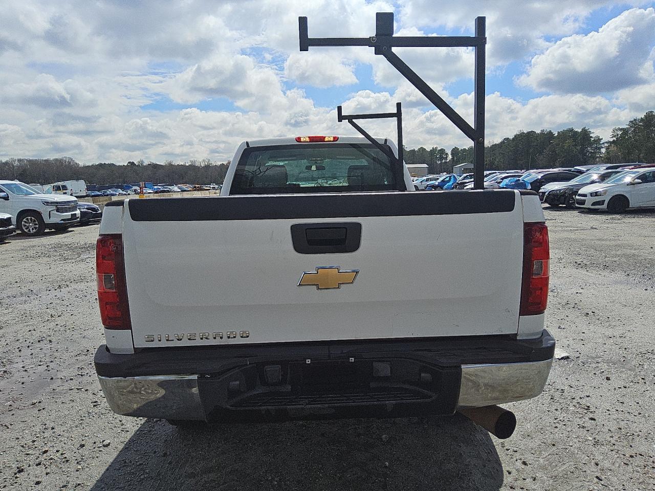 2011 Chevrolet Silverado C2500 Heavy Duty White vin: 1GC2CVC88BZ150273 Damage: Tailgate, Multiple Scratches Light, 5