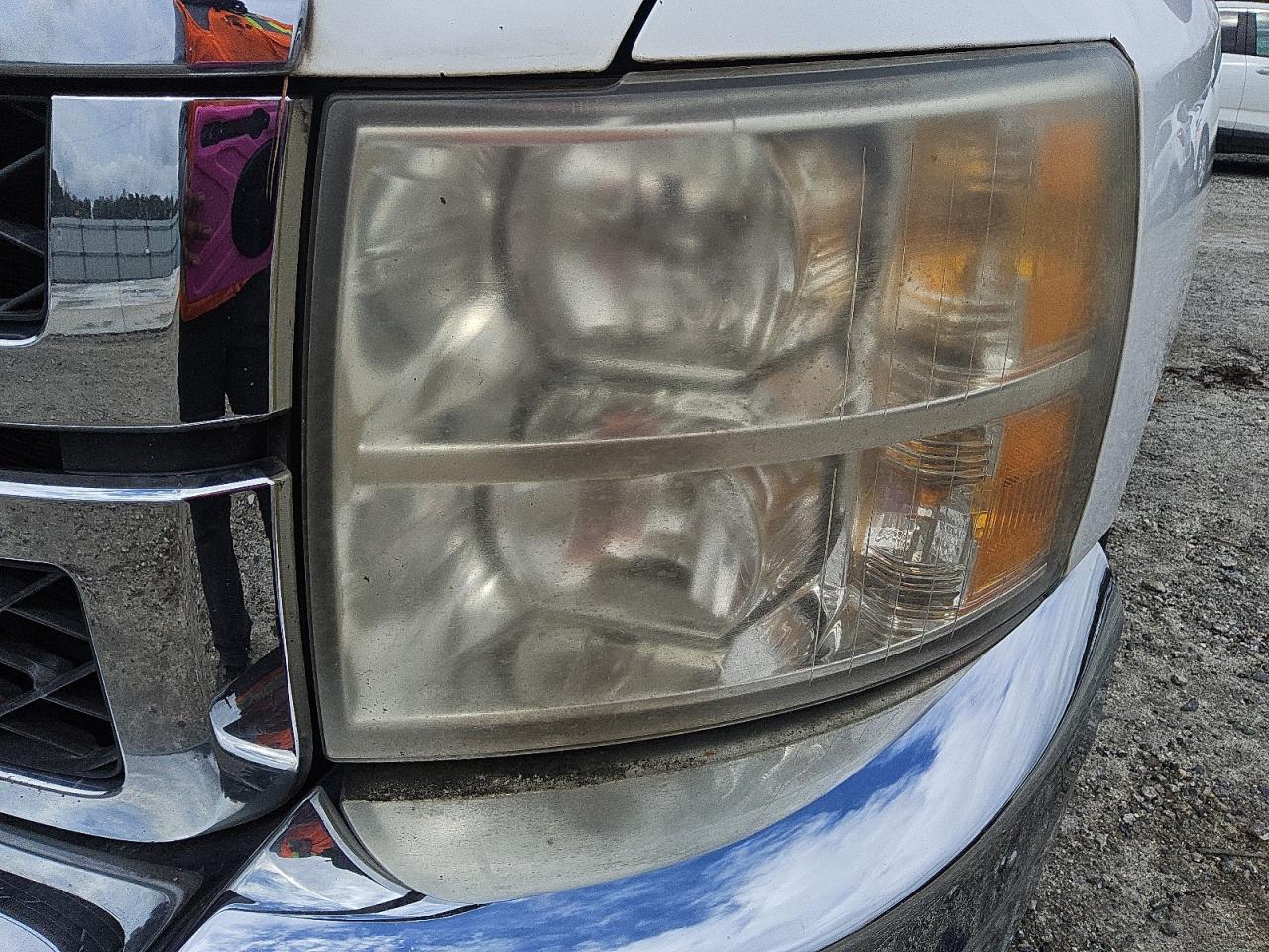 2011 Chevrolet Silverado C2500 Heavy Duty White vin: 1GC2CVC88BZ150273 Damage: Left Head Lamp, Faded, Repair Required