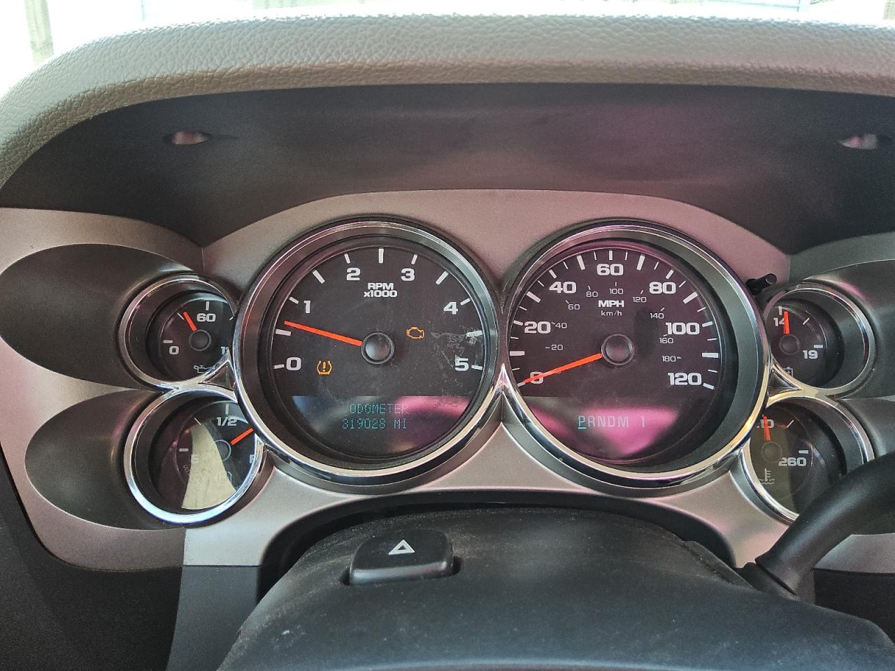 2011 Chevrolet Silverado C2500 Heavy Duty White vin: 1GC2CVC88BZ150273 Damage: Warning Light - Engine, On, Unacceptable