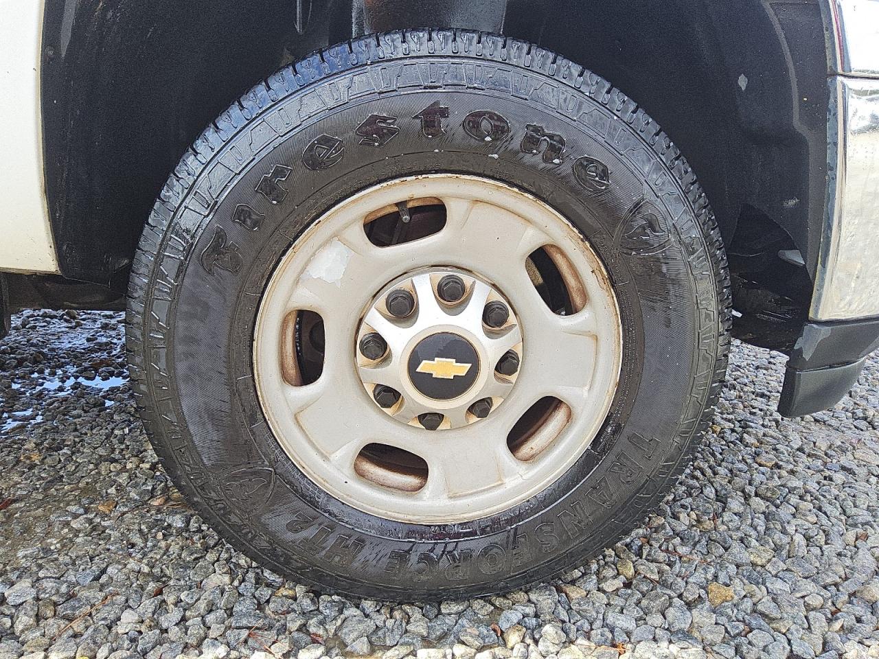 2011 Chevrolet Silverado C2500 Heavy Duty White vin: 1GC2CVC88BZ150273 Damage: Right Front Wheel, Curb Rash, 6 To 7 Inches
