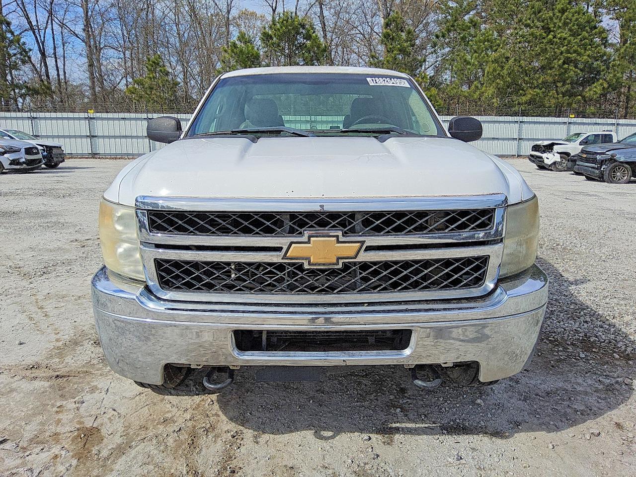 2011 Chevrolet Silverado C2500 Heavy Duty White vin: 1GC2CVC88BZ153920