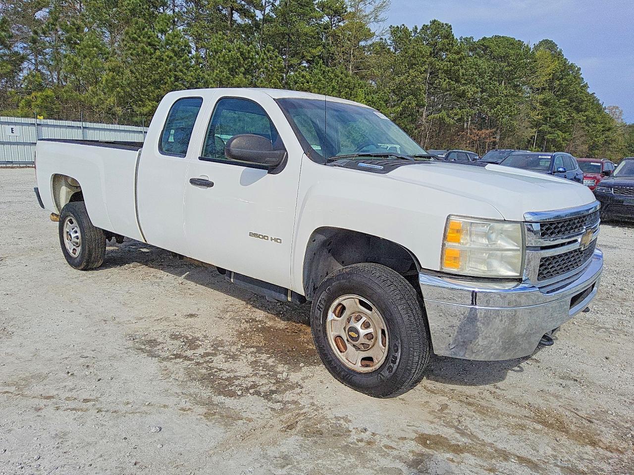 2011 Chevrolet Silverado C2500 Heavy Duty White vin: 1GC2CVC88BZ153920