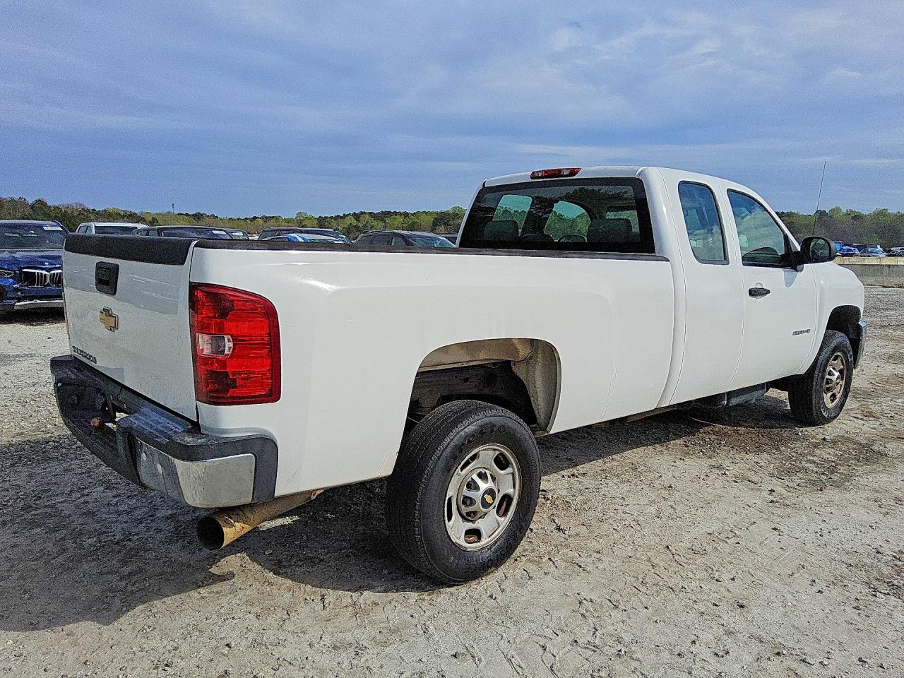 2011 Chevrolet Silverado C2500 Heavy Duty White vin: 1GC2CVC88BZ153920