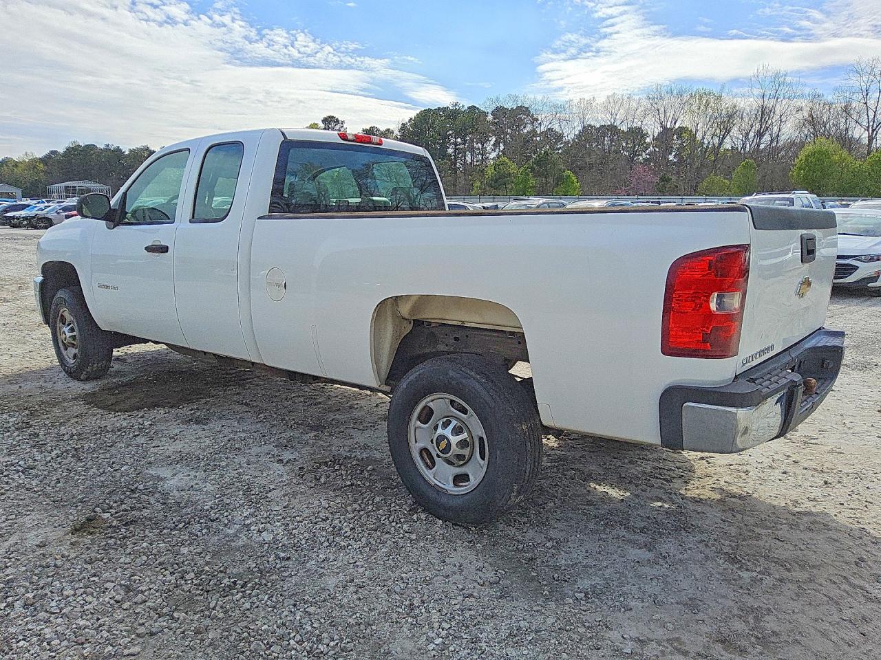 2011 Chevrolet Silverado C2500 Heavy Duty White vin: 1GC2CVC88BZ153920