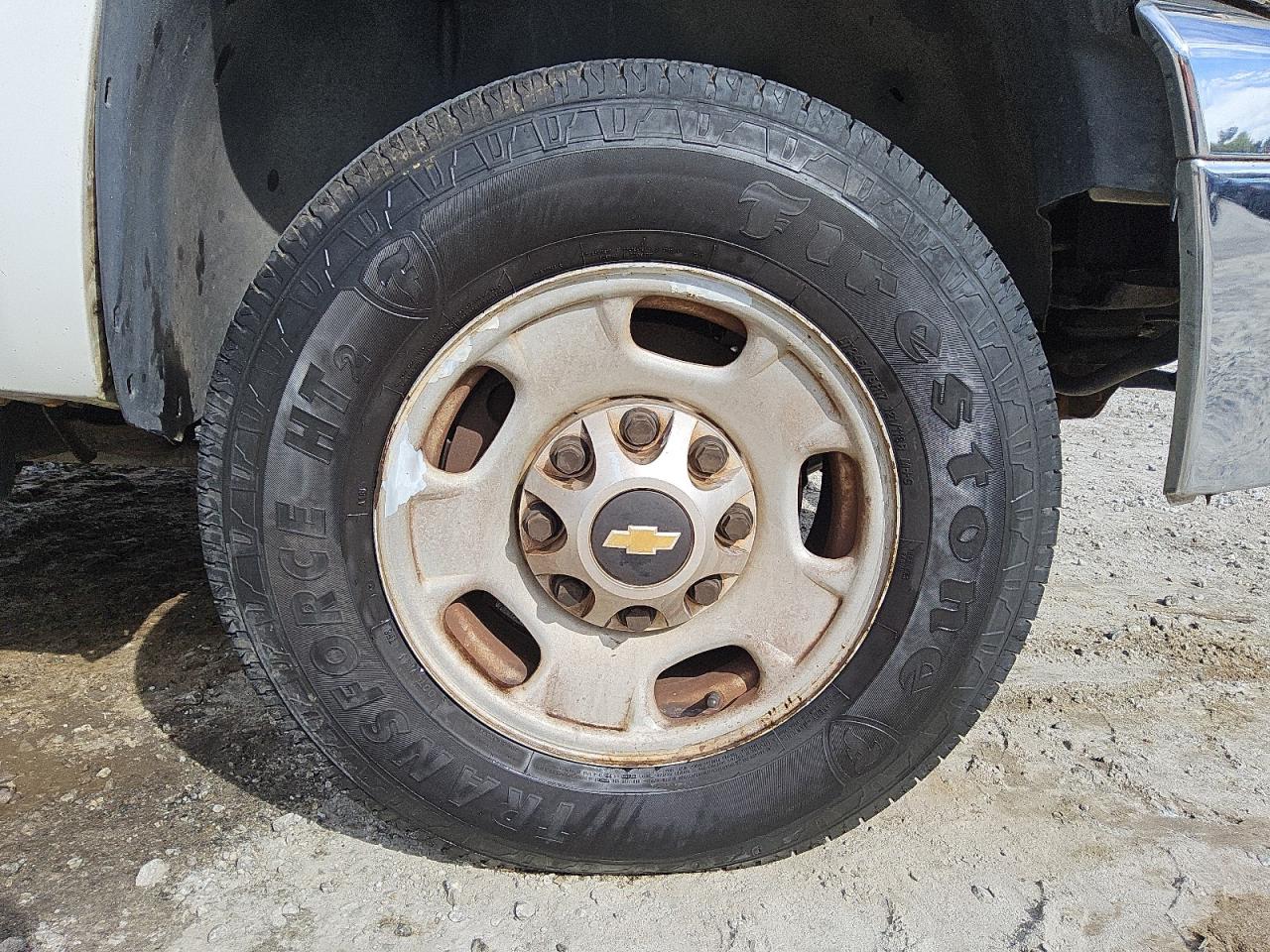 2011 Chevrolet Silverado C2500 Heavy Duty White vin: 1GC2CVC88BZ153920 Damage: Right Front Wheel, Curb Rash, > 12 Inches