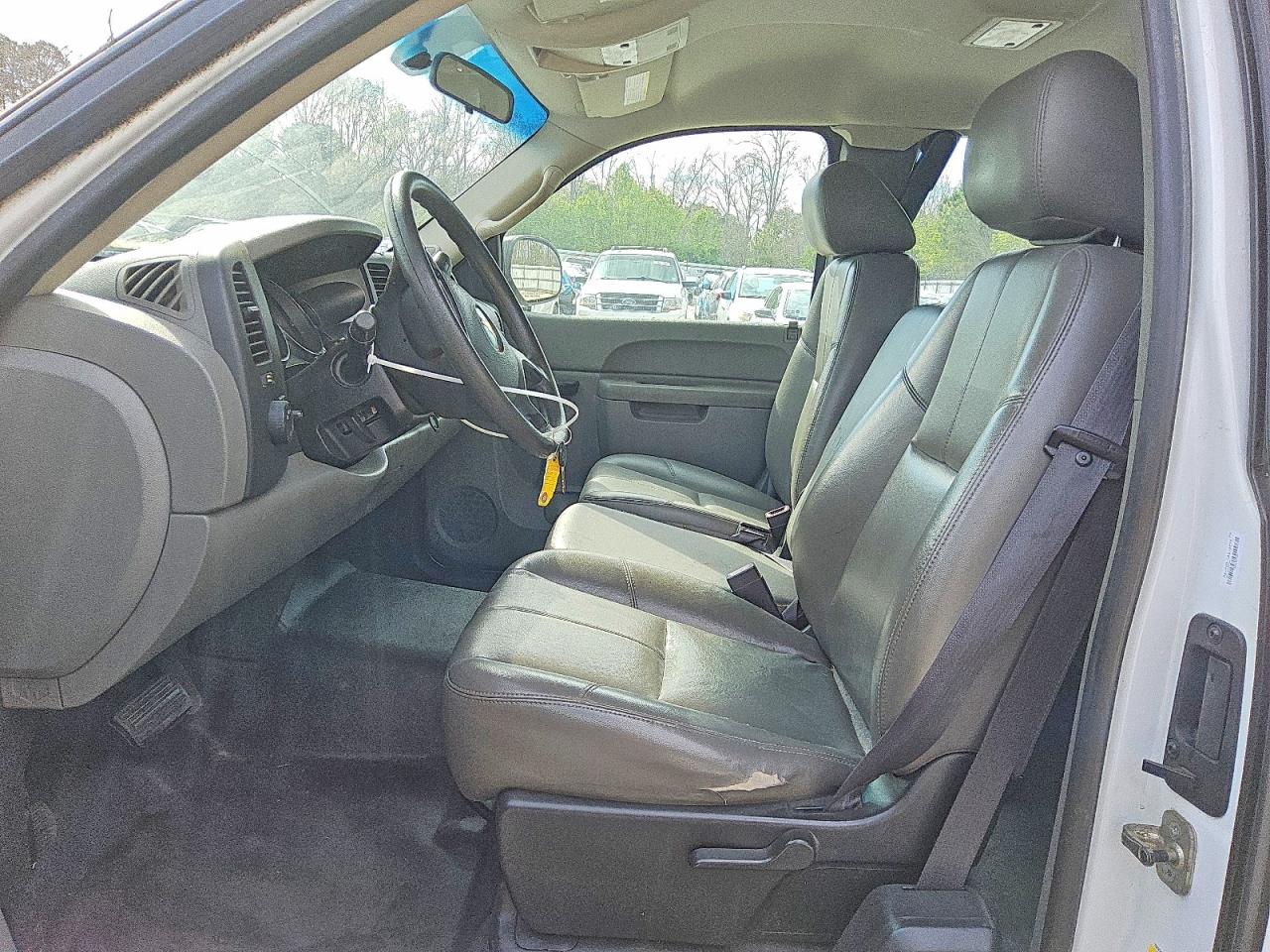 2011 Chevrolet Silverado C2500 Heavy Duty White vin: 1GC2CVC88BZ153920