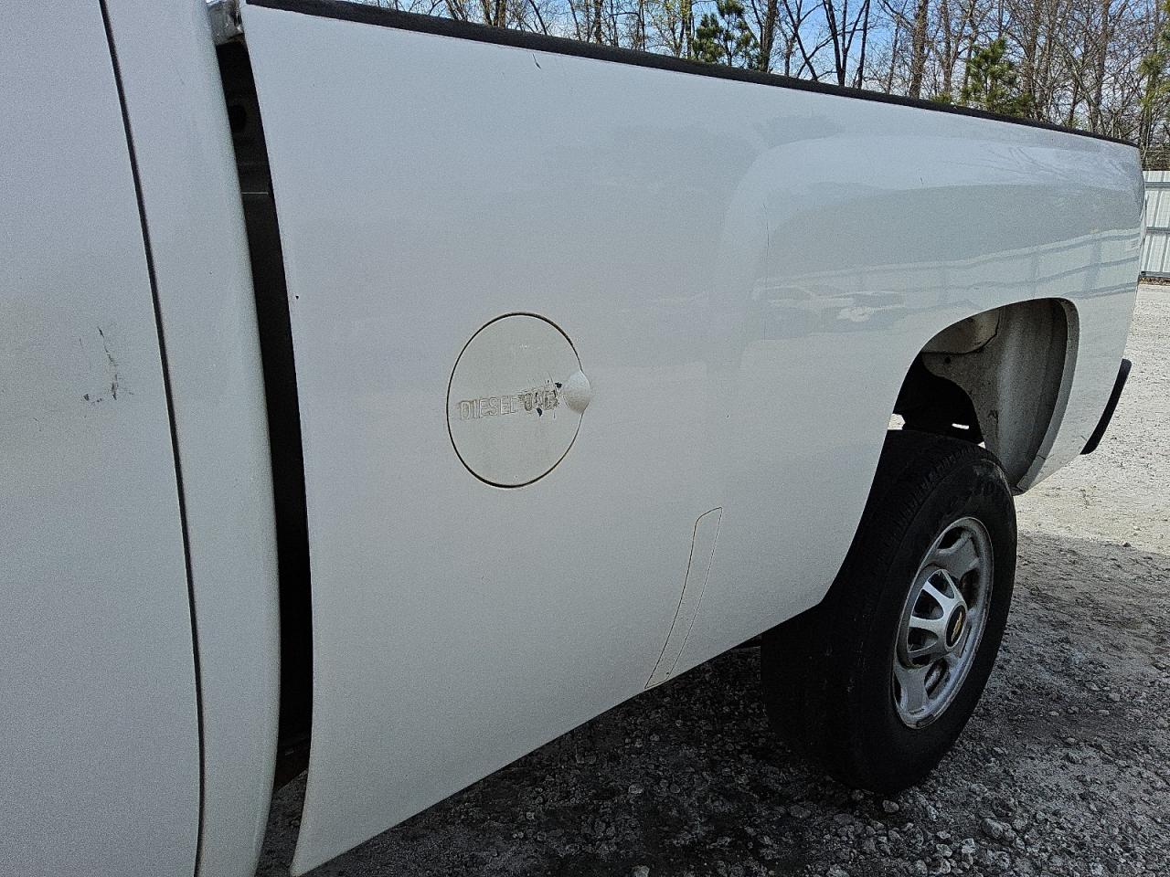 2011 Chevrolet Silverado C2500 Heavy Duty White vin: 1GC2CVC88BZ153920 Damage: Left Bed Side, Multiple Scratches Heavy, 3