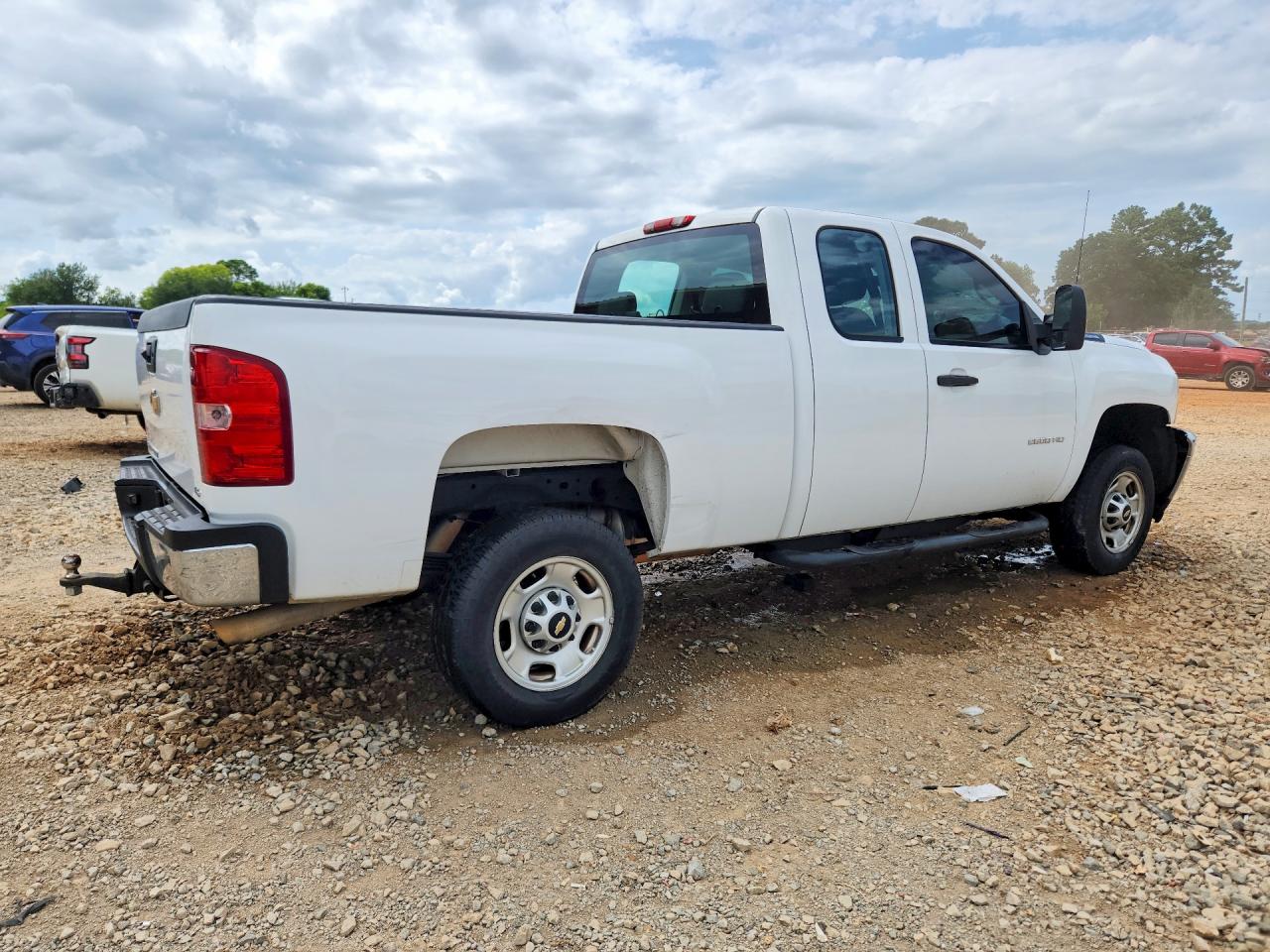 2013 Chevrolet Silverado C2500 Heavy Duty White vin: 1GC2CVCB0DZ370893