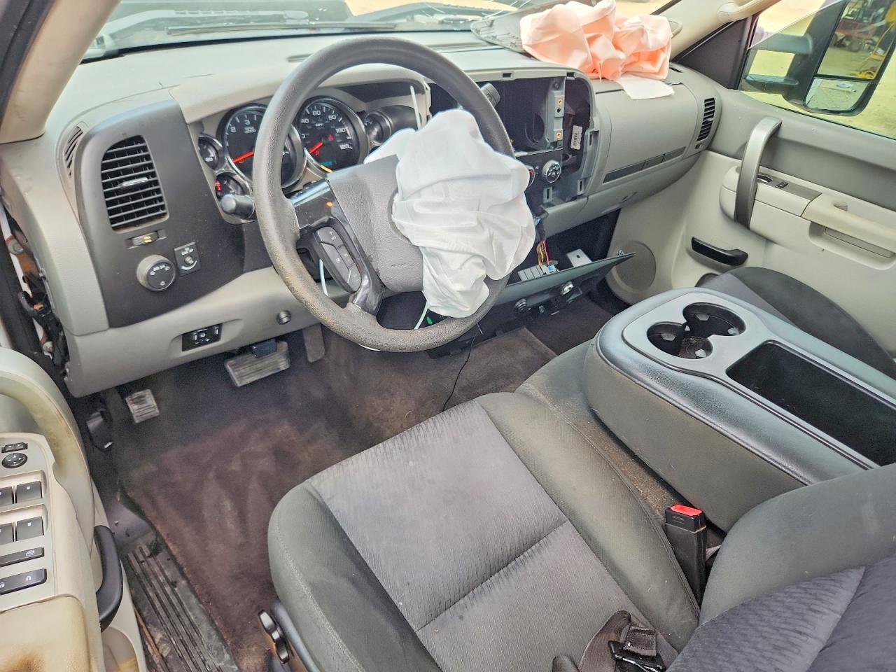 2013 Chevrolet Silverado C2500 Heavy Duty White vin: 1GC2CVCB0DZ370893
