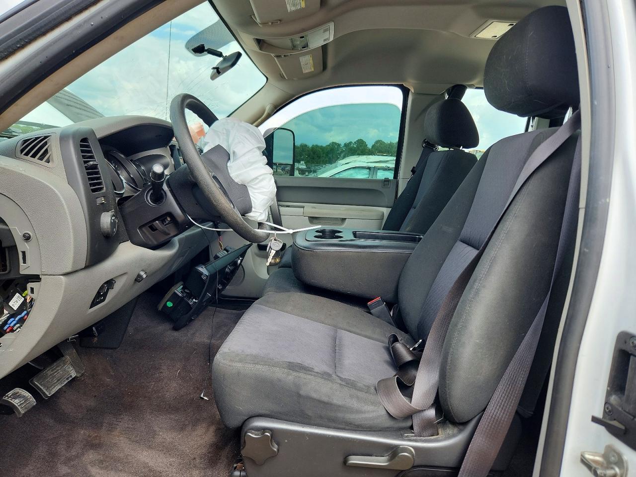 2013 Chevrolet Silverado C2500 Heavy Duty White vin: 1GC2CVCB0DZ370893