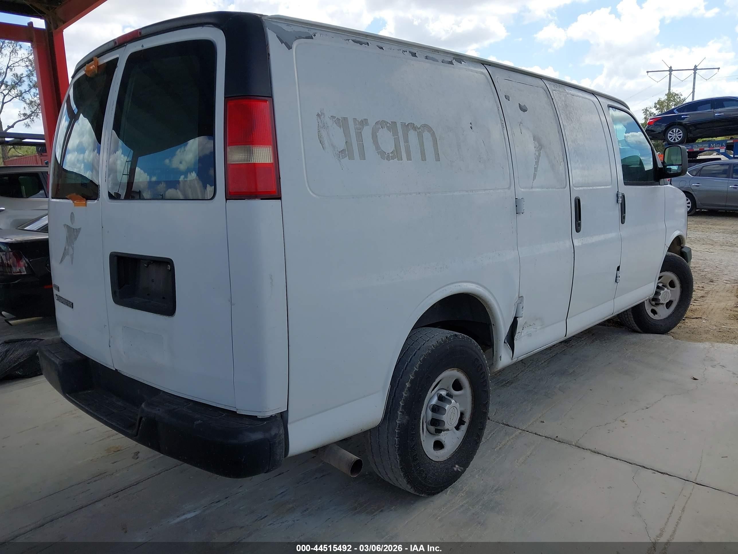2010 Chevrolet Express 3500 Work Van White vin: 1GC2GTBA6A1165493