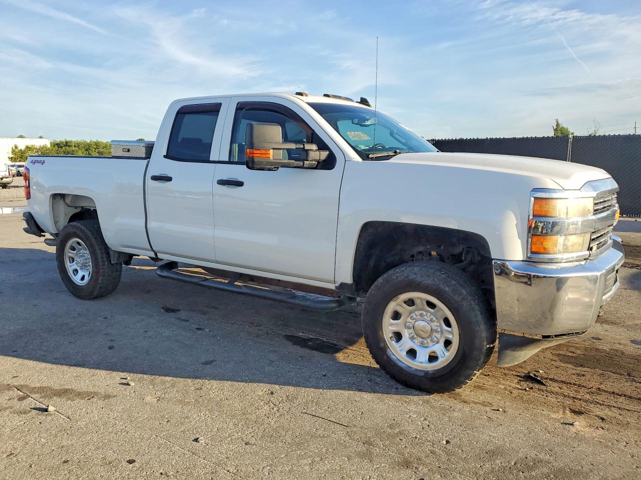 2015 Chevrolet Silverado K2500 Heavy Duty White vin: 1GC2KUEG3FZ546196