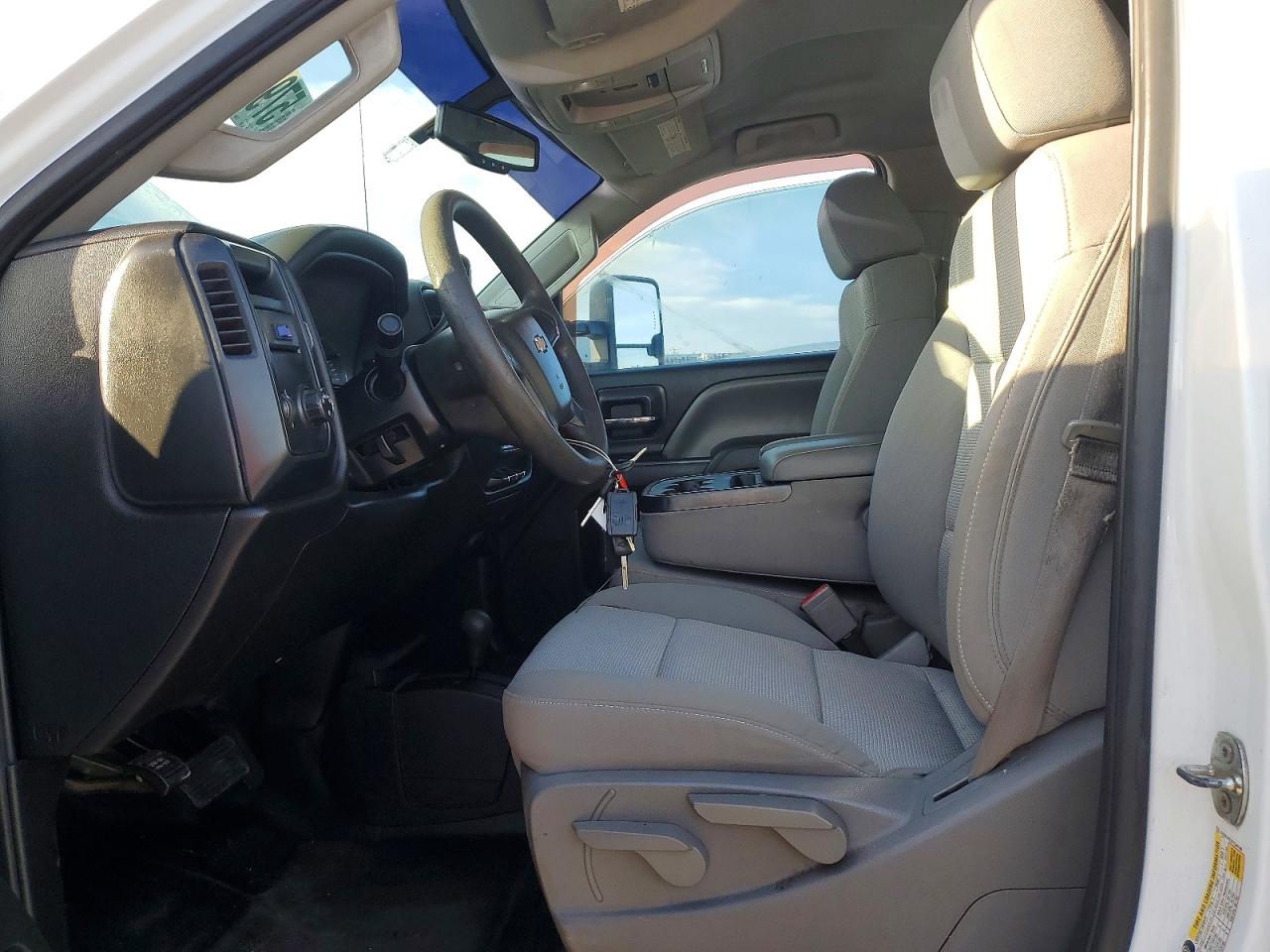 2015 Chevrolet Silverado K2500 Heavy Duty White vin: 1GC2KUEG3FZ546196