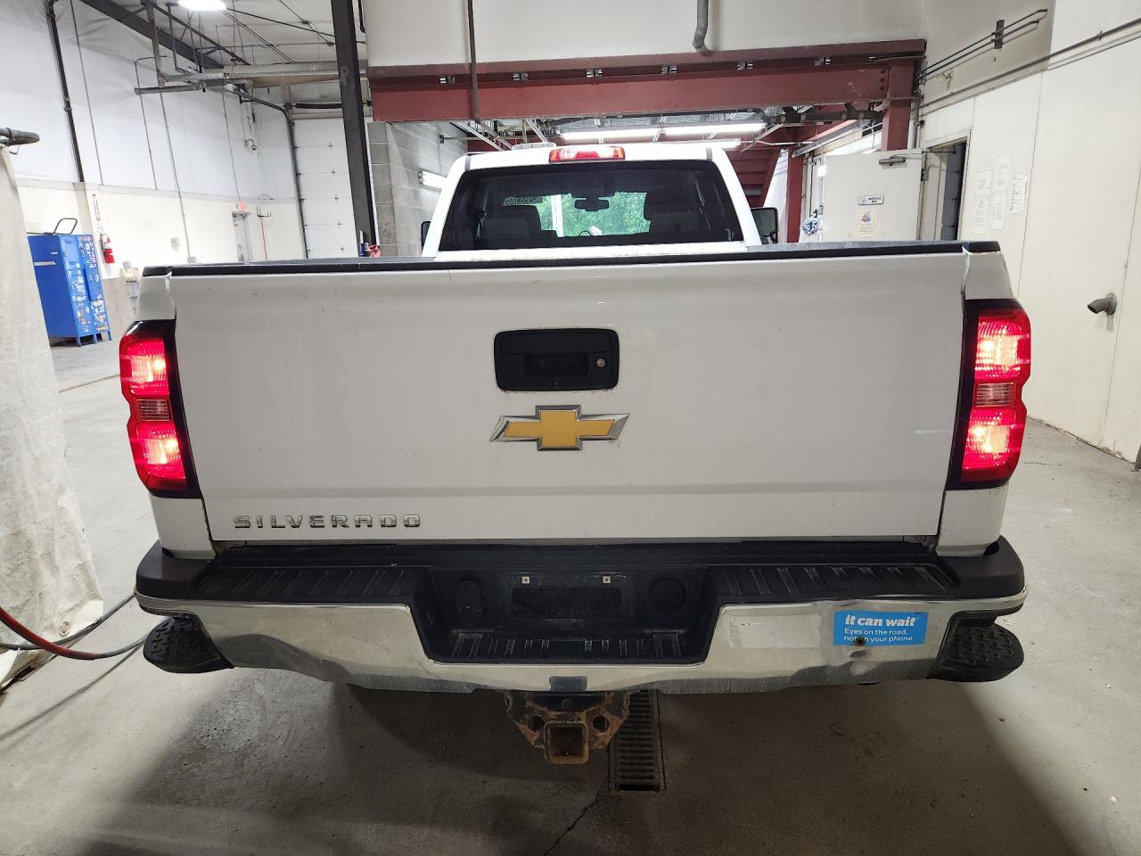 2015 Chevrolet Silverado K2500 Heavy Duty White vin: 1GC2KUEG5FZ549259 Damage: Rear Metal Bumper Chrome, Dent(S) W/No Paint Dmg, 6 To 7 Inches