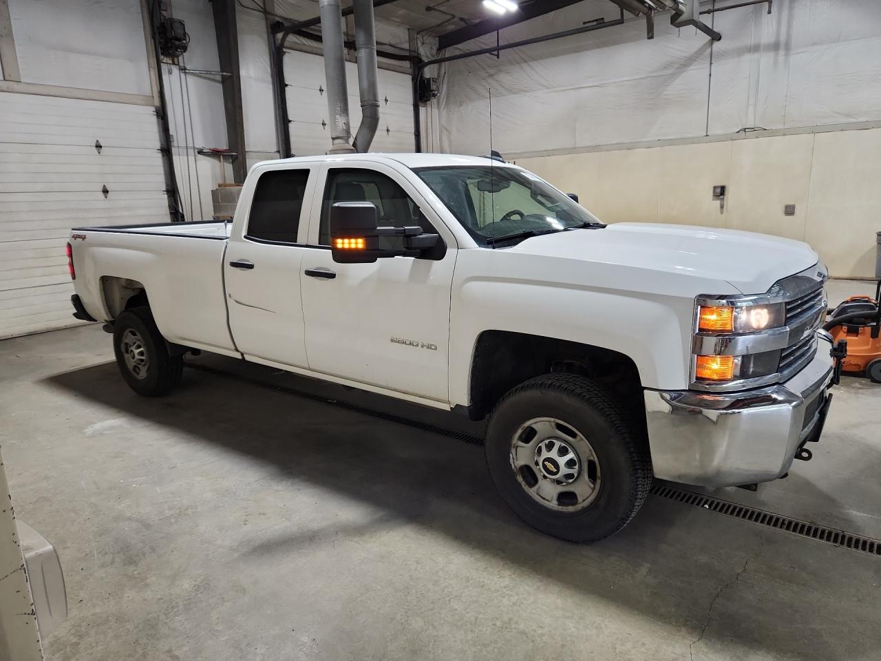 2015 Chevrolet Silverado K2500 Heavy Duty White vin: 1GC2KUEG5FZ549259 Damage: Right Rear Door, Dent(S) W/ Paint Dmg, > 12 Inches