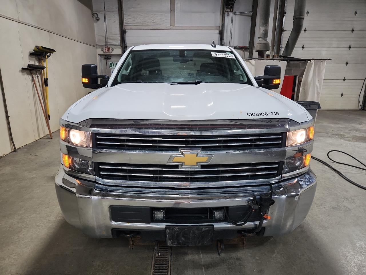 2015 Chevrolet Silverado K2500 Heavy Duty White vin: 1GC2KUEG5FZ549259 Damage: Hood, Multiple Scratches Heavy, 4