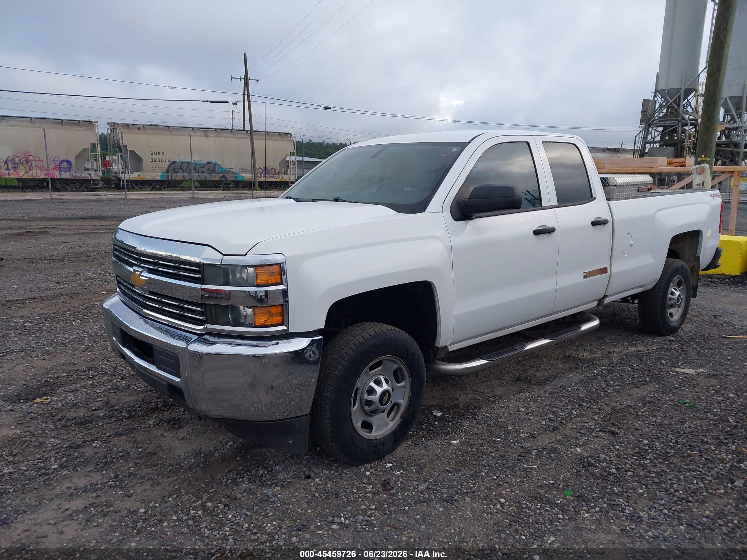 2015 Chevrolet Silverado K2500 Heavy Duty White vin: 1GC2KUEGXFZ520405