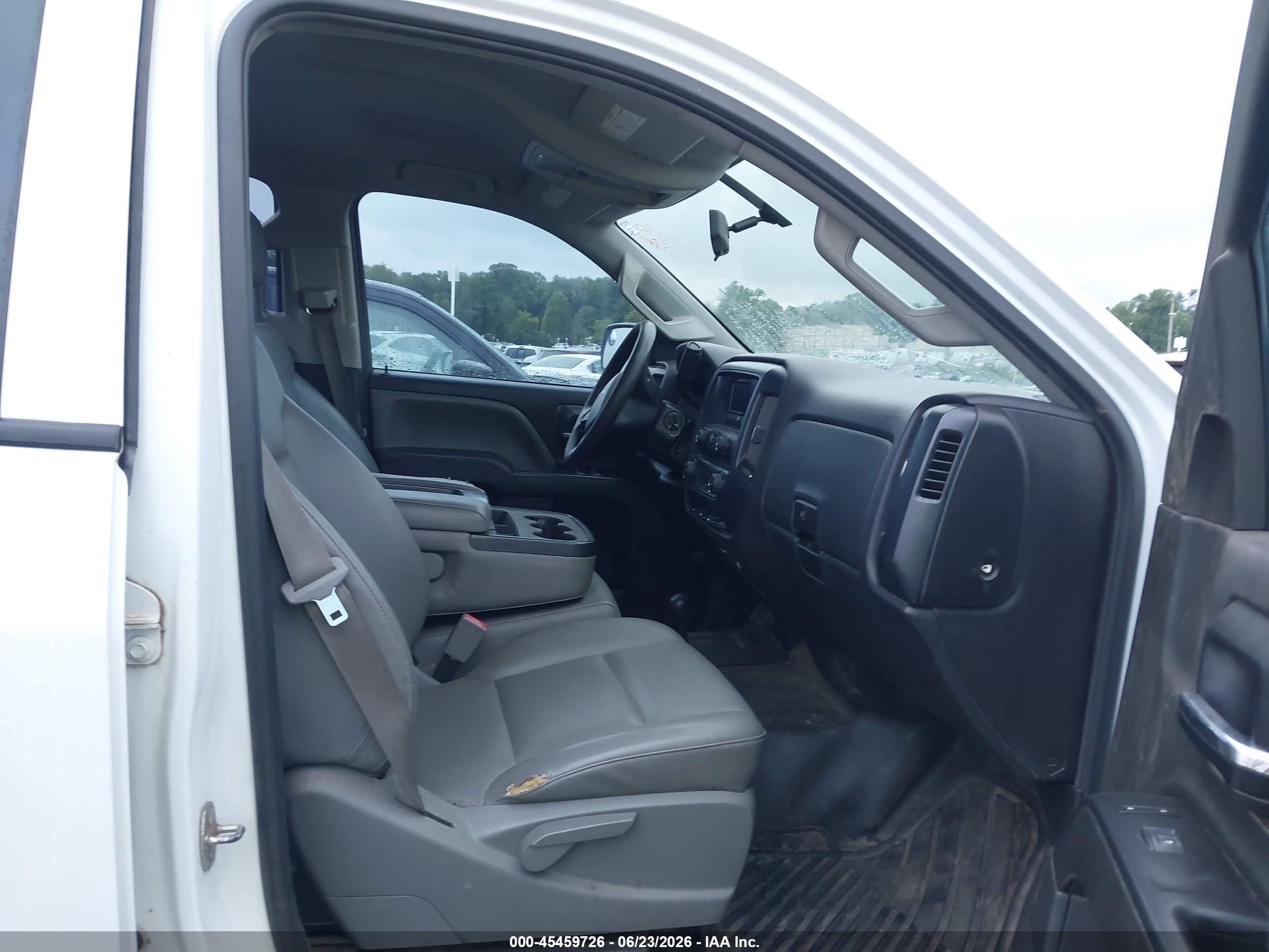 2015 Chevrolet Silverado K2500 Heavy Duty White vin: 1GC2KUEGXFZ520405