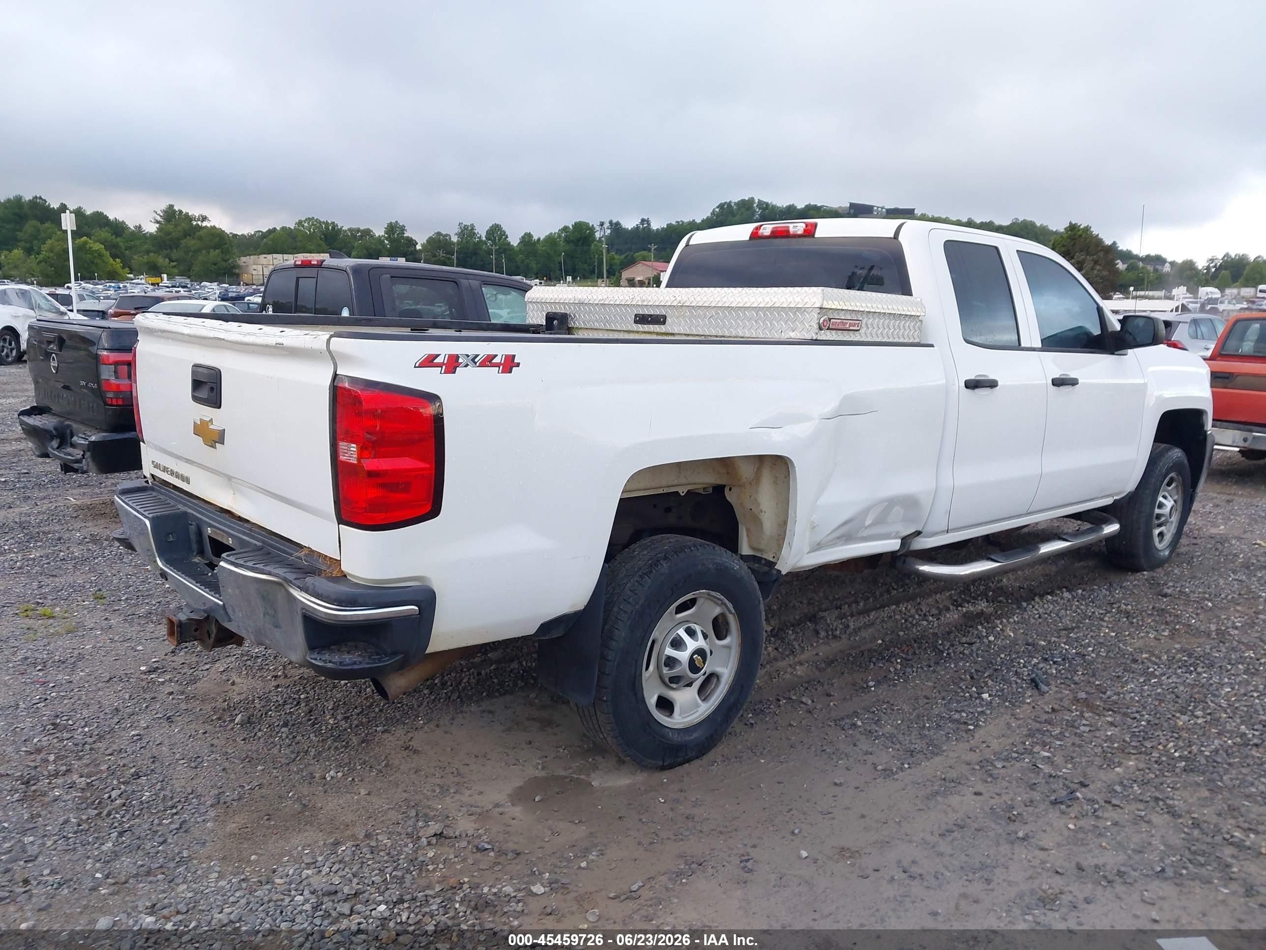 2015 Chevrolet Silverado K2500 Heavy Duty White vin: 1GC2KUEGXFZ520405