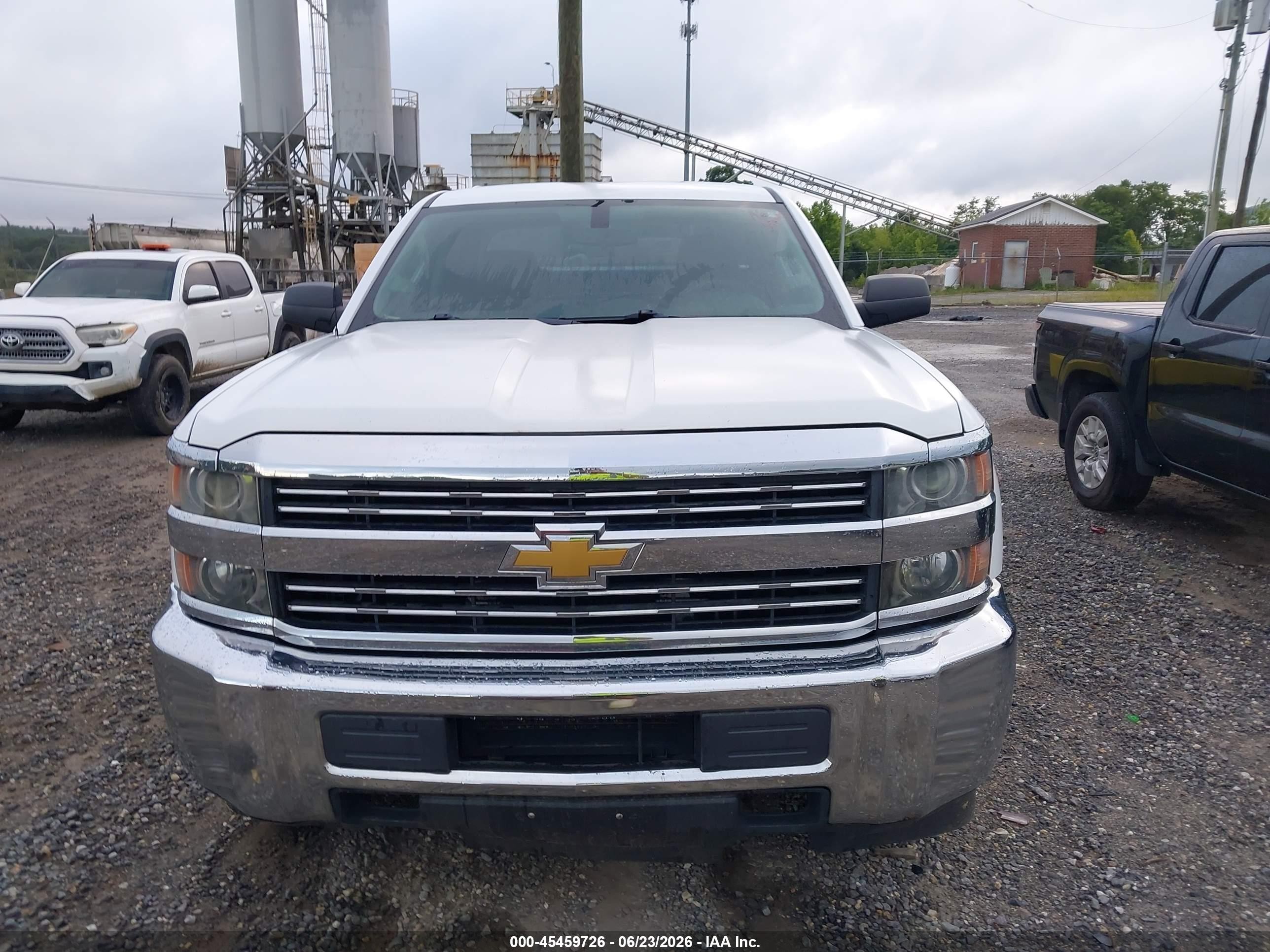 2015 Chevrolet Silverado K2500 Heavy Duty White vin: 1GC2KUEGXFZ520405