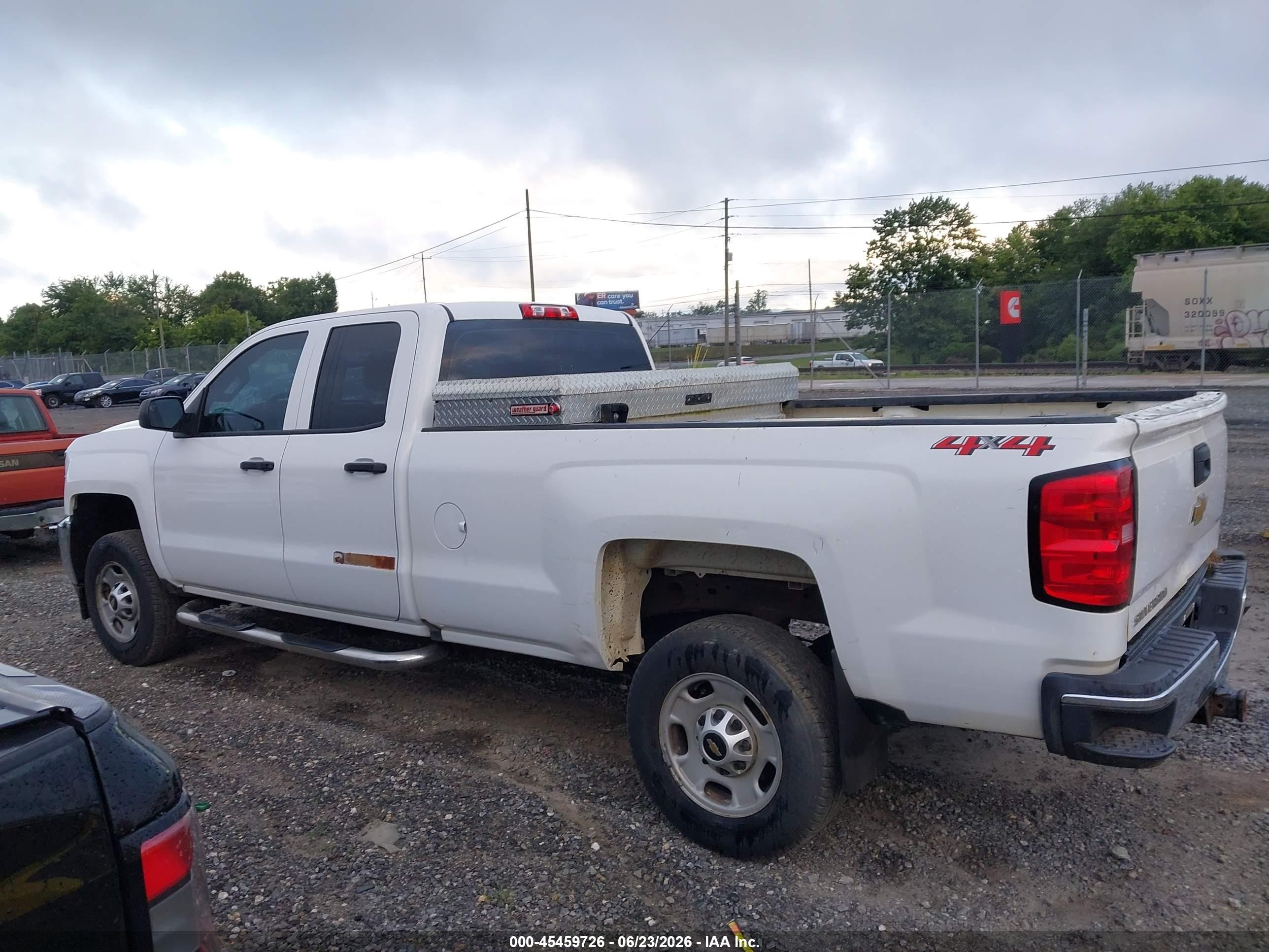 2015 Chevrolet Silverado K2500 Heavy Duty White vin: 1GC2KUEGXFZ520405
