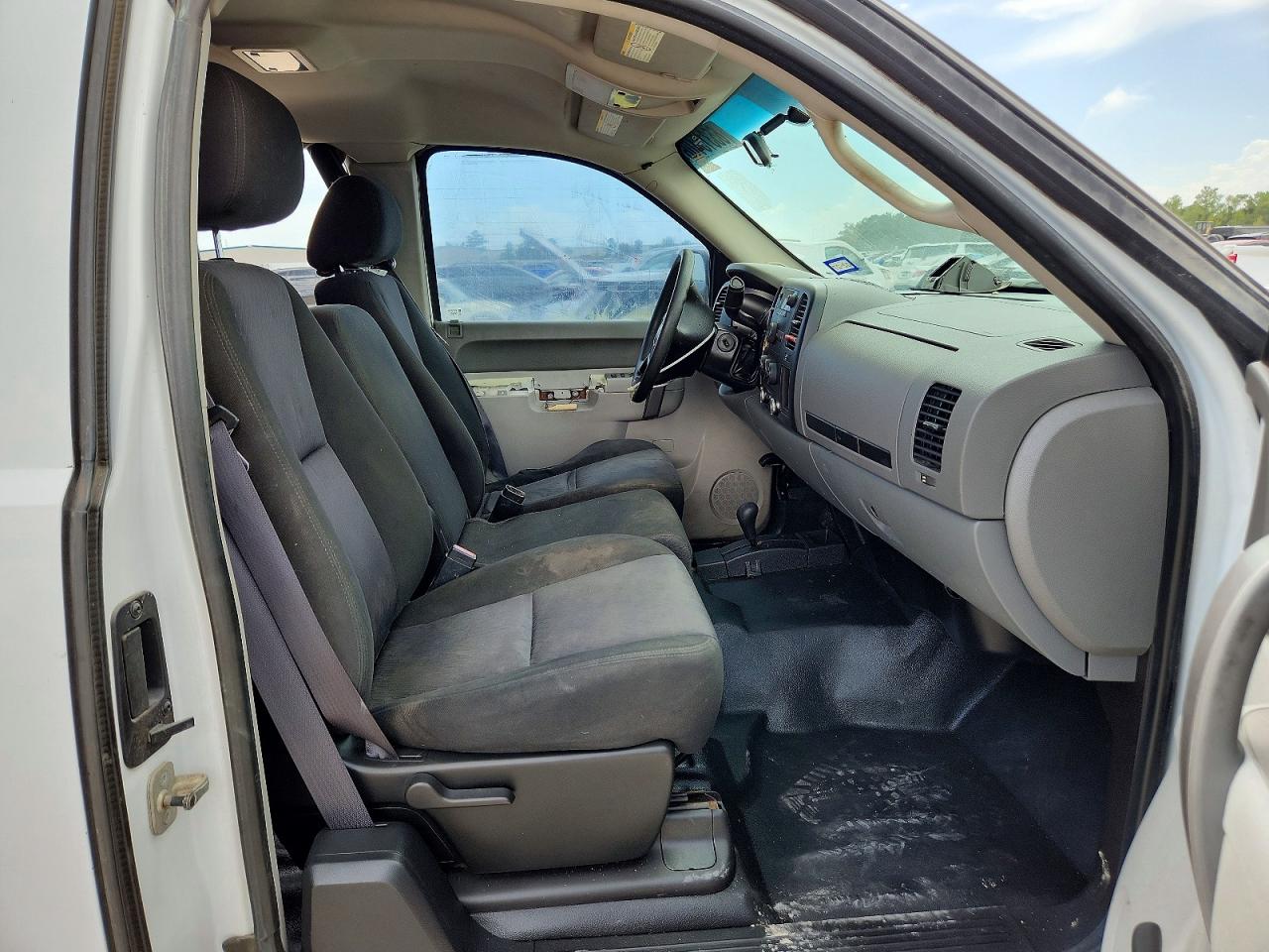 2011 Chevrolet Silverado K2500 Heavy Duty White vin: 1GC2KVCG5BZ144814