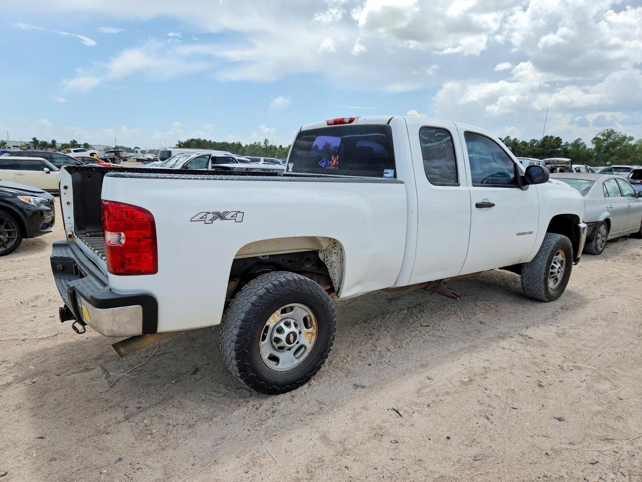 2011 Chevrolet Silverado K2500 Heavy Duty White vin: 1GC2KVCG5BZ144814